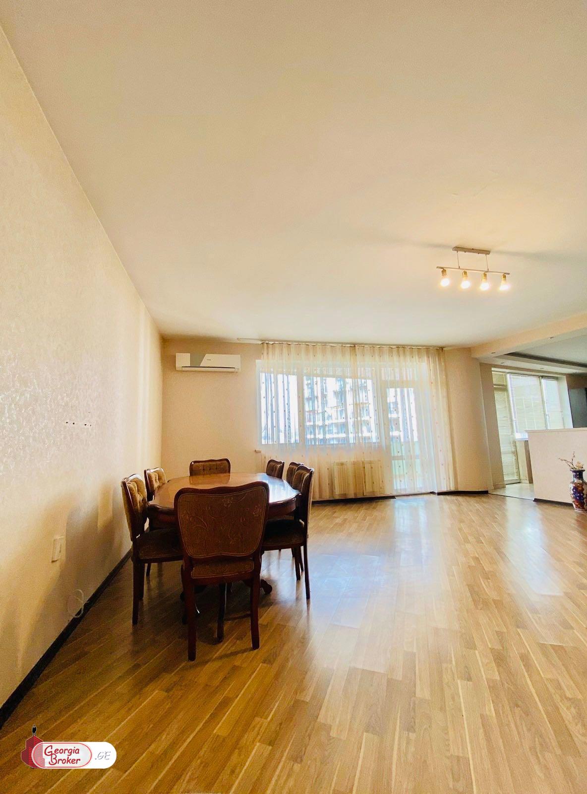 იყიდება ახალი გარემონტებული 5 ოთახიანი ბინა