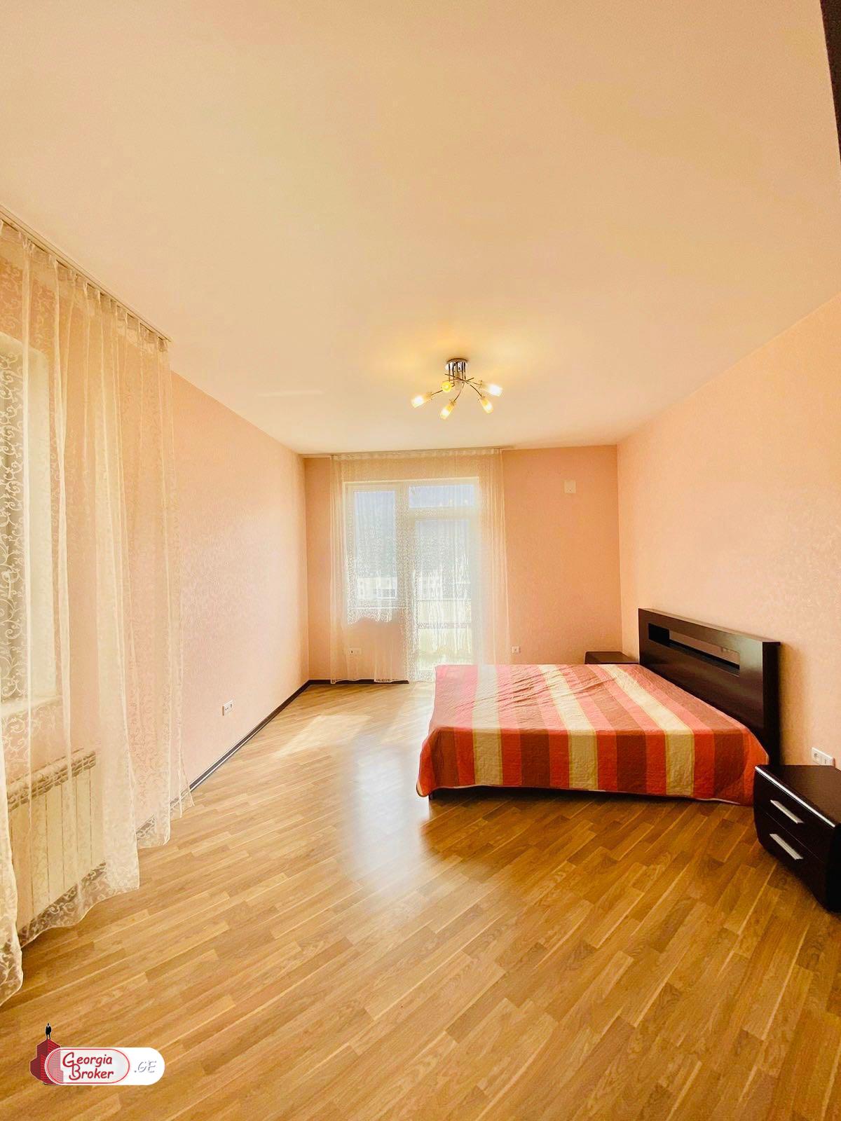 იყიდება ახალი გარემონტებული 5 ოთახიანი ბინა