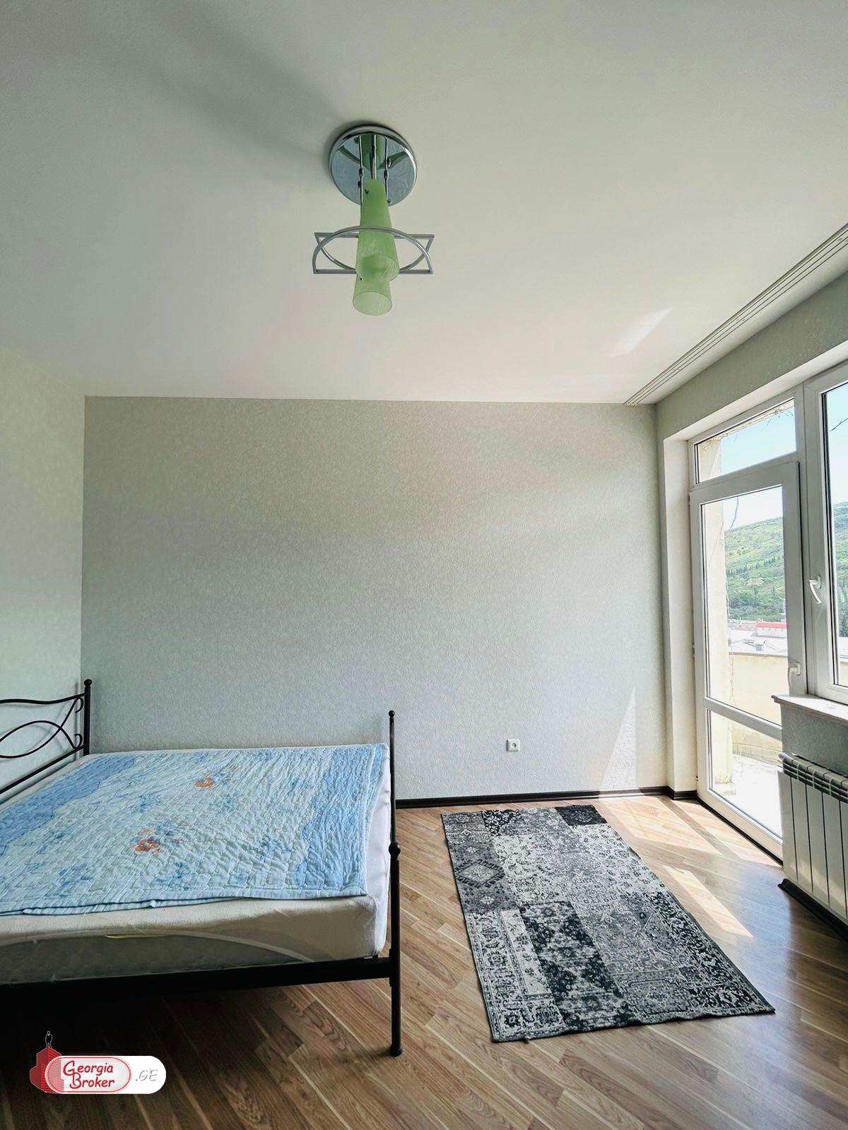 იყიდება ახალი გარემონტებული 5 ოთახიანი ბინა