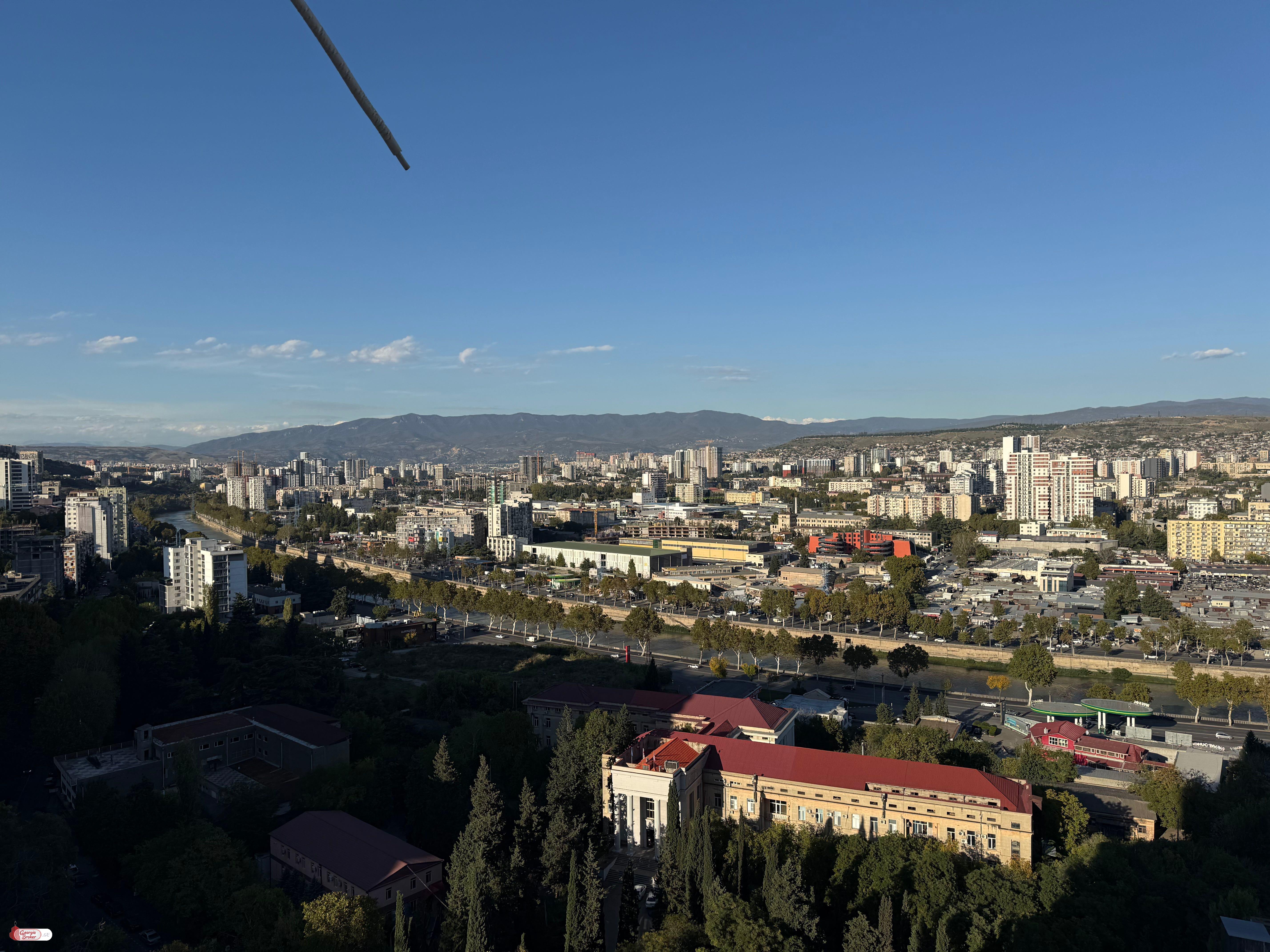 продается квартира с новым ремонтом 3-комнаты