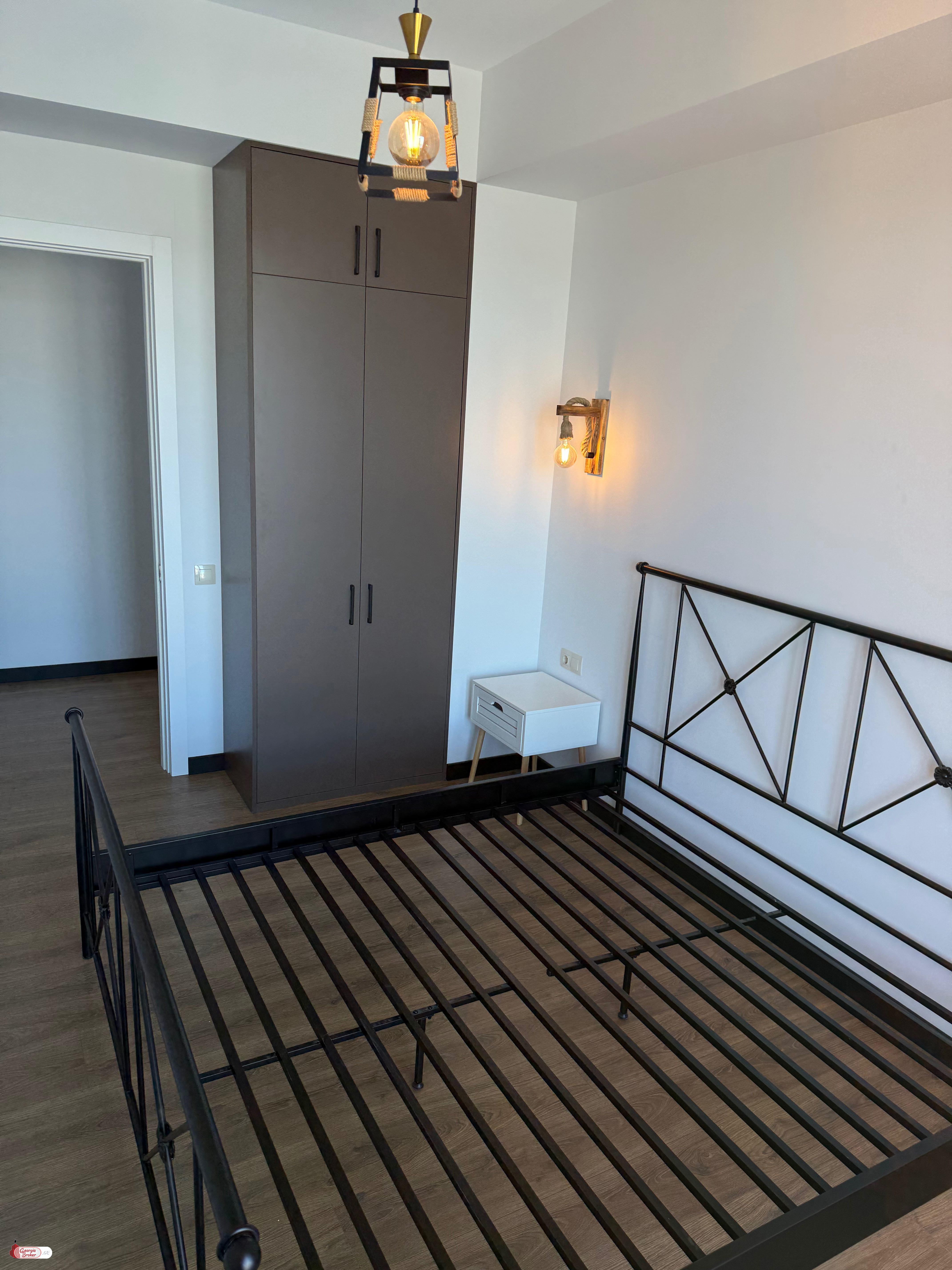 продается квартира с новым ремонтом 3-комнаты