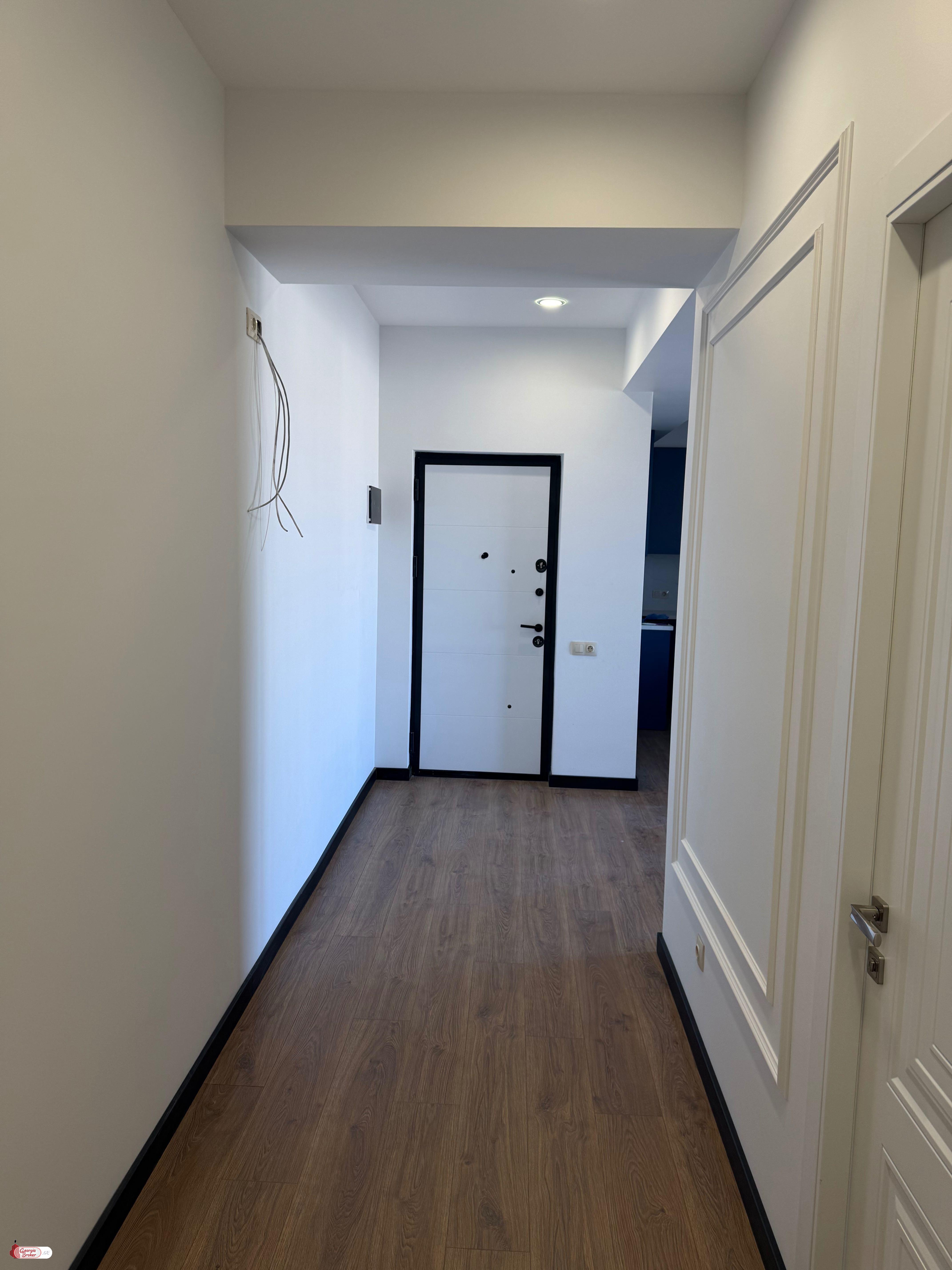 продается квартира с новым ремонтом 3-комнаты