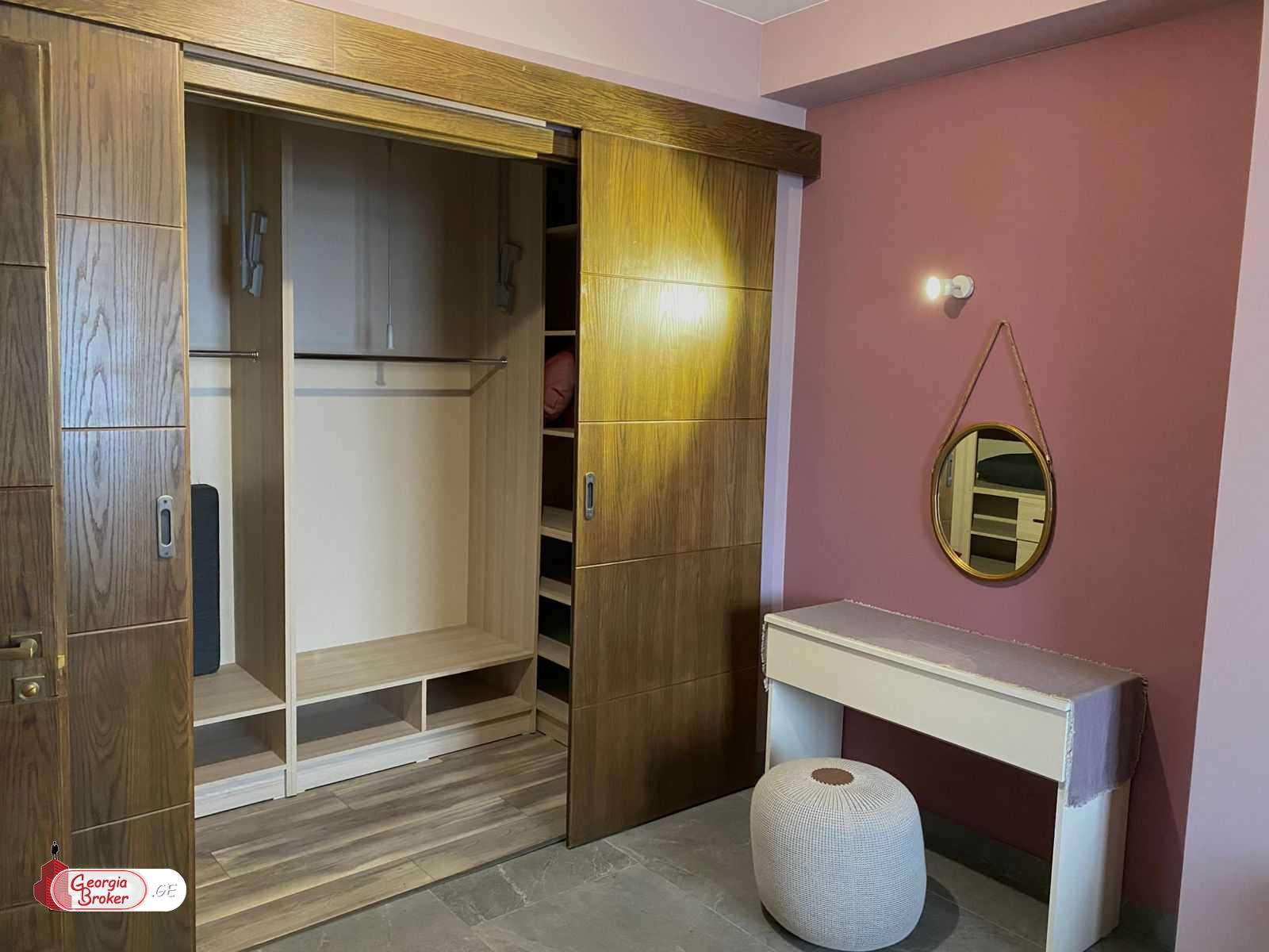 იყიდება ახალი გარემონტებული 3 ოთახიანი ბინა