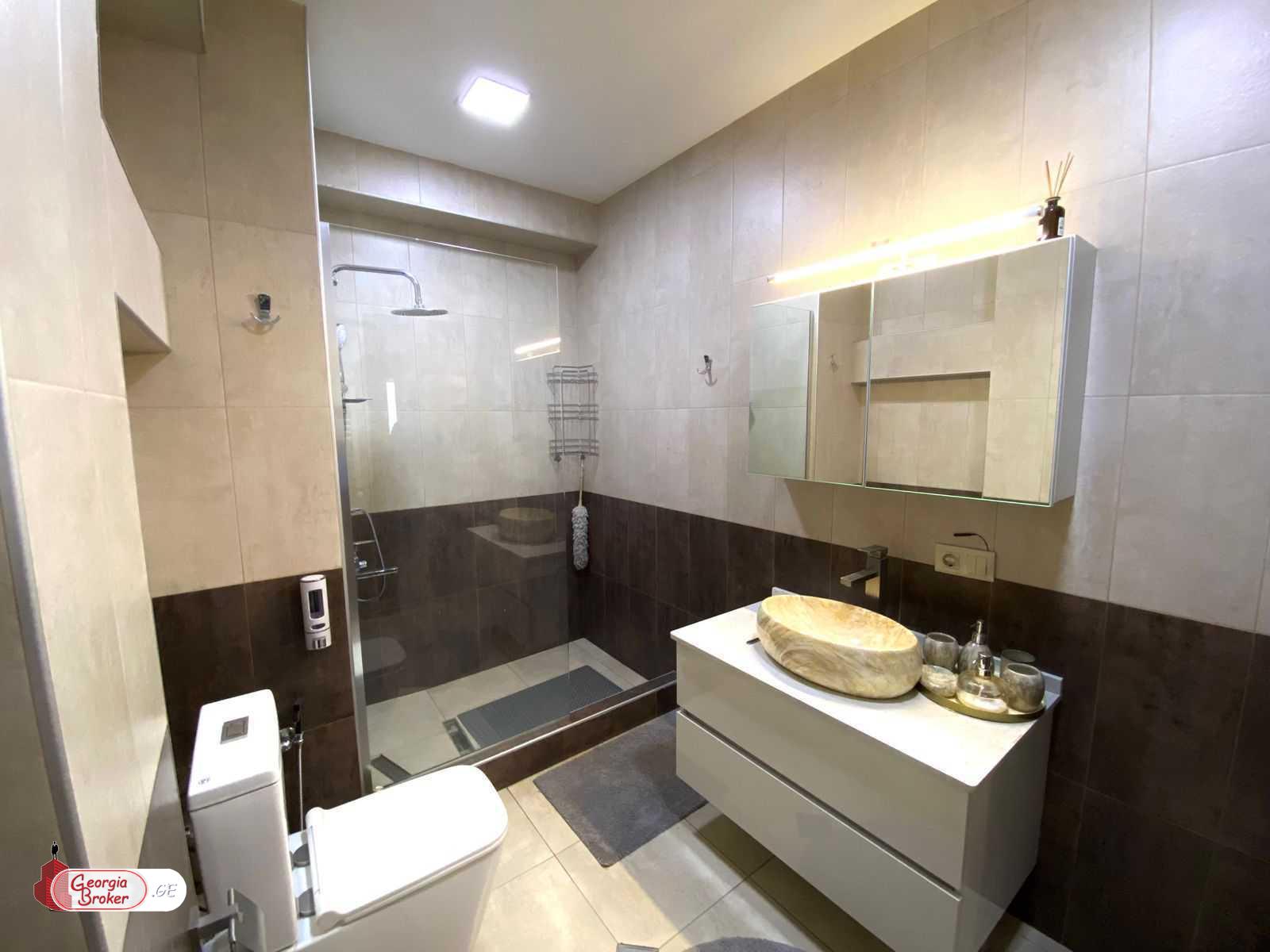 იყიდება ახალი გარემონტებული 3 ოთახიანი ბინა