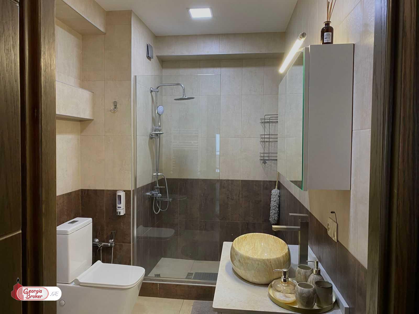 იყიდება ახალი გარემონტებული 3 ოთახიანი ბინა