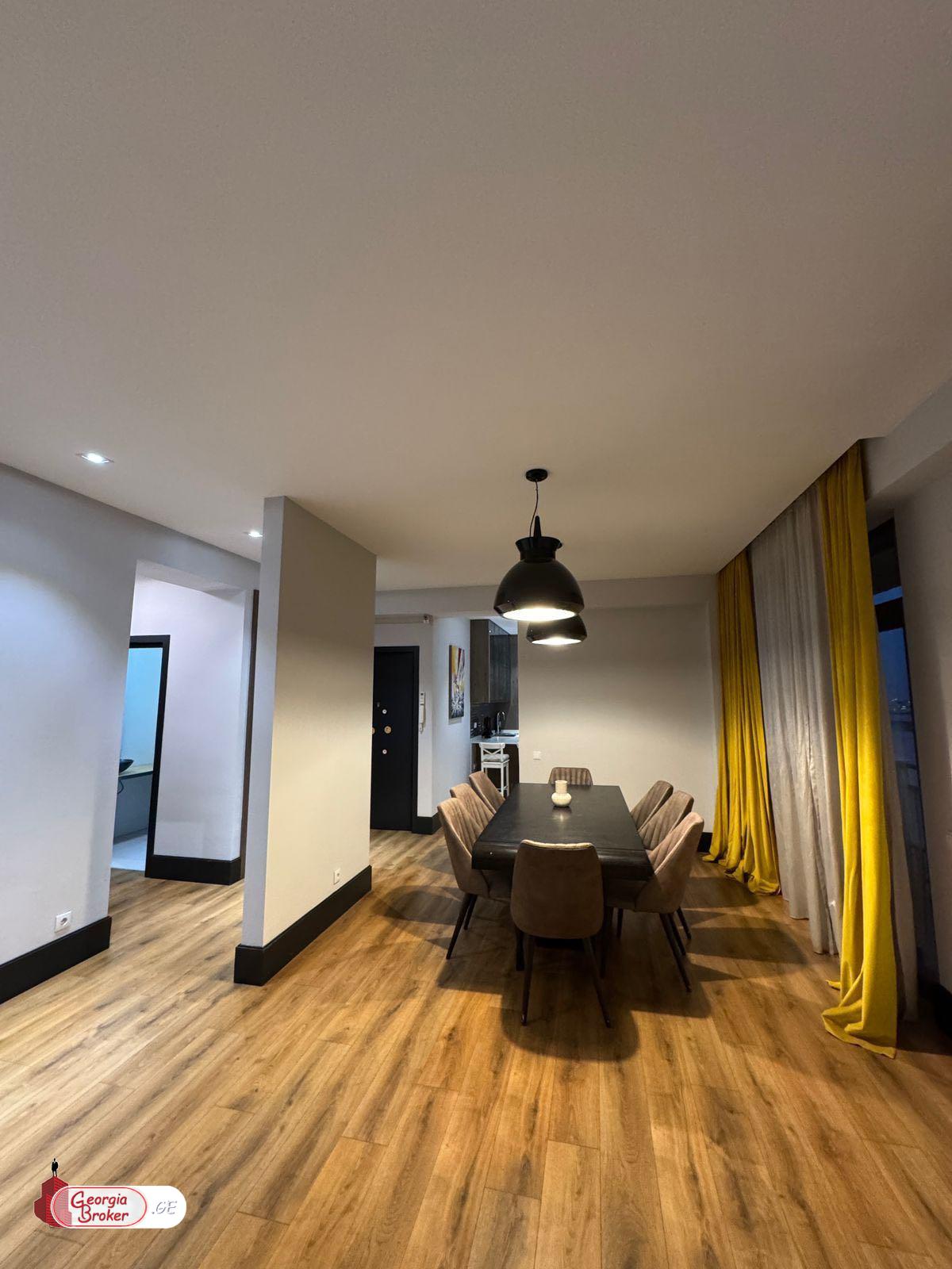 продается квартира с новым ремонтом 5-комнат