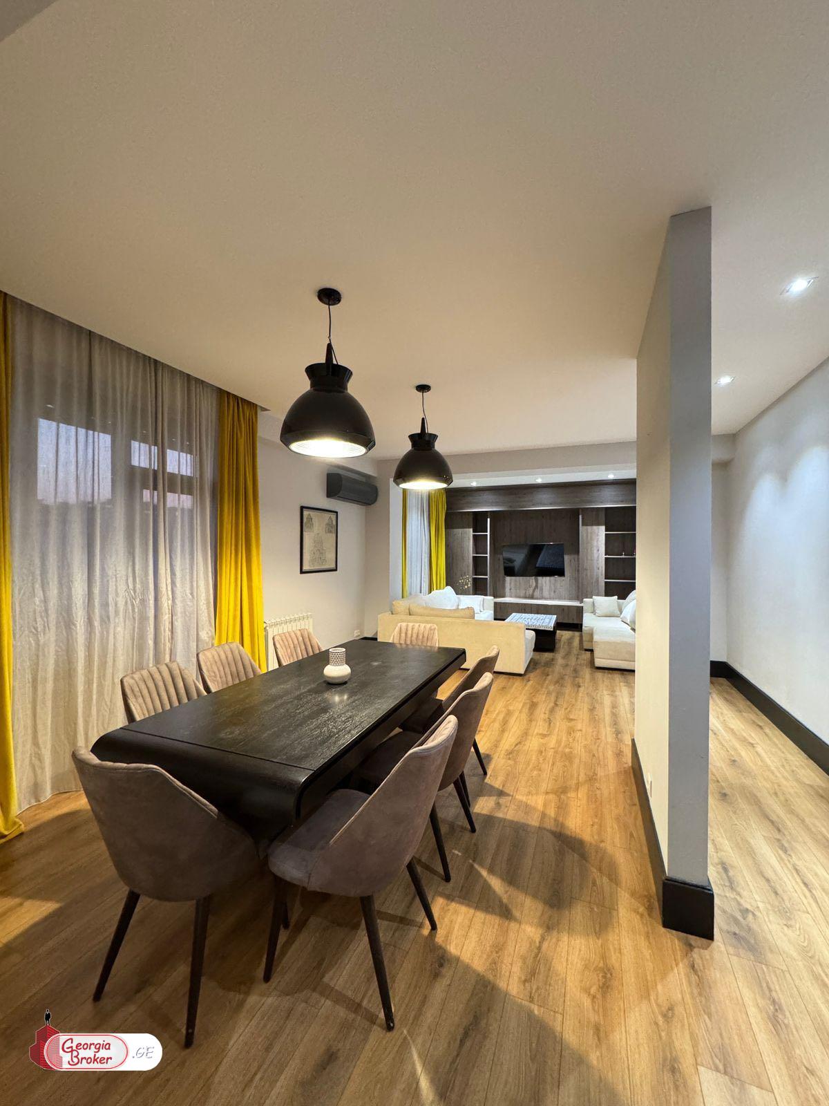 продается квартира с новым ремонтом 5-комнат