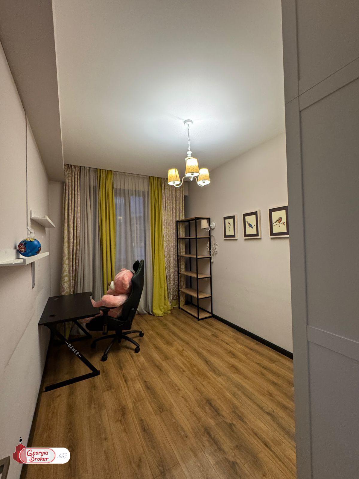 продается квартира с новым ремонтом 5-комнат