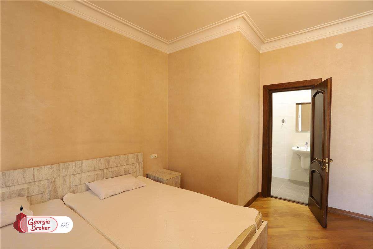 продается квартира с новым ремонтом 6-комнат