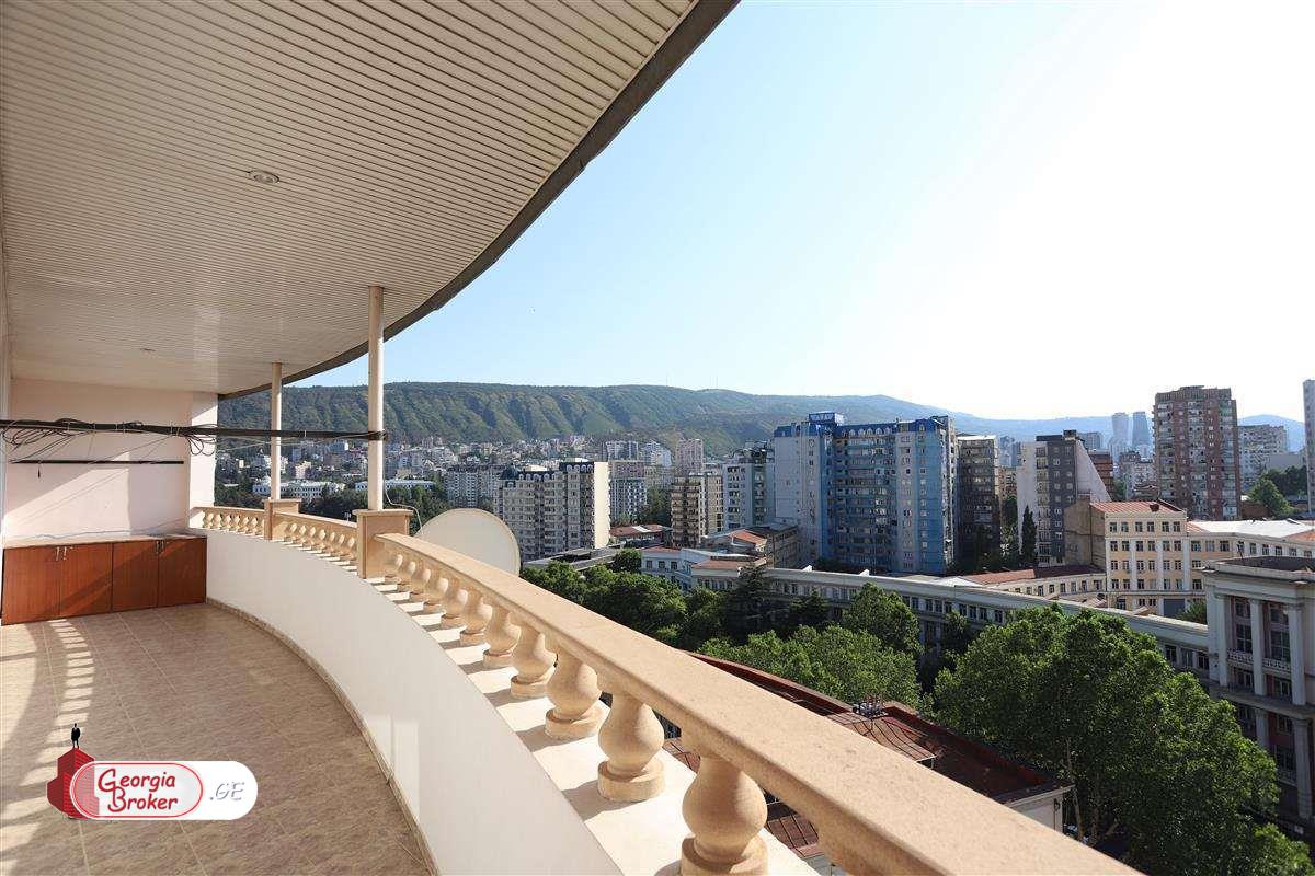 продается квартира с новым ремонтом 6-комнат