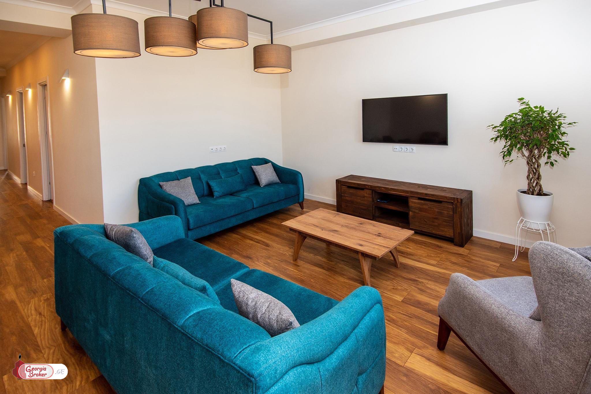 продается квартира с новым ремонтом 5-комнат