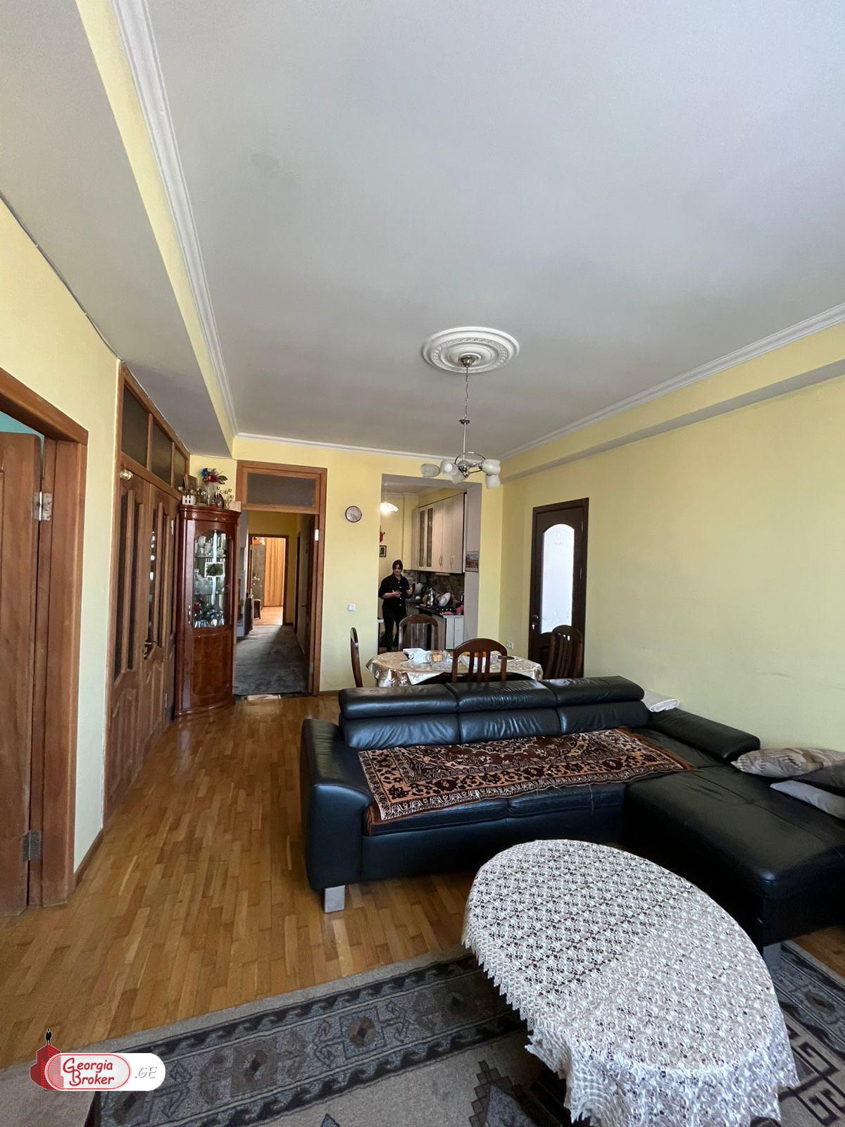 nearly repaired 6-room apartment for sale