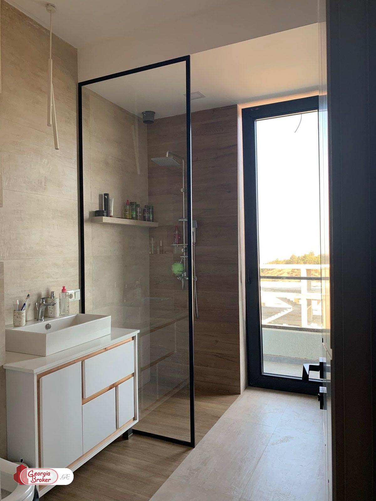 nearly repaired 8-room house for sale