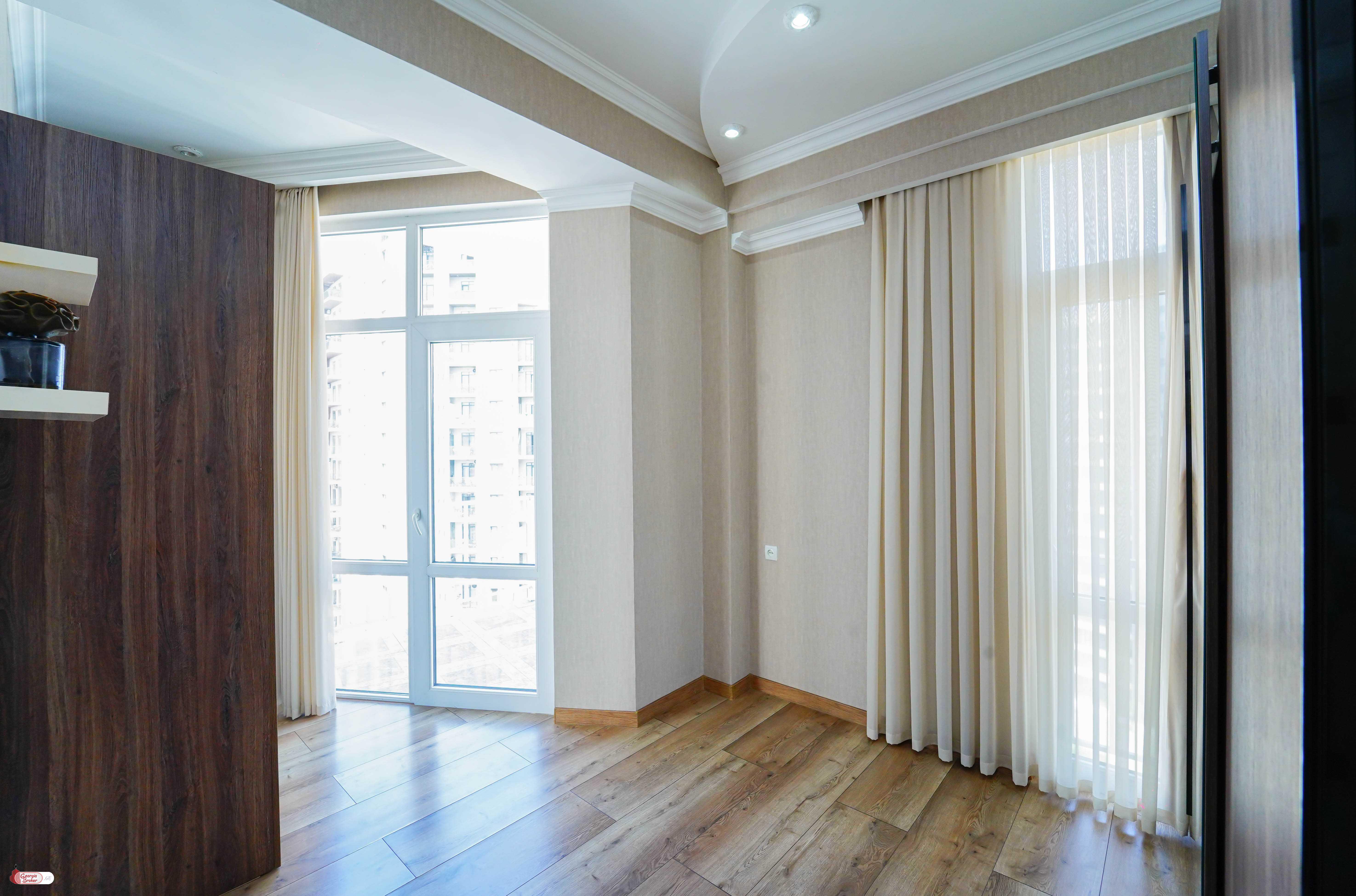 продается квартира с новым ремонтом 4-комнаты