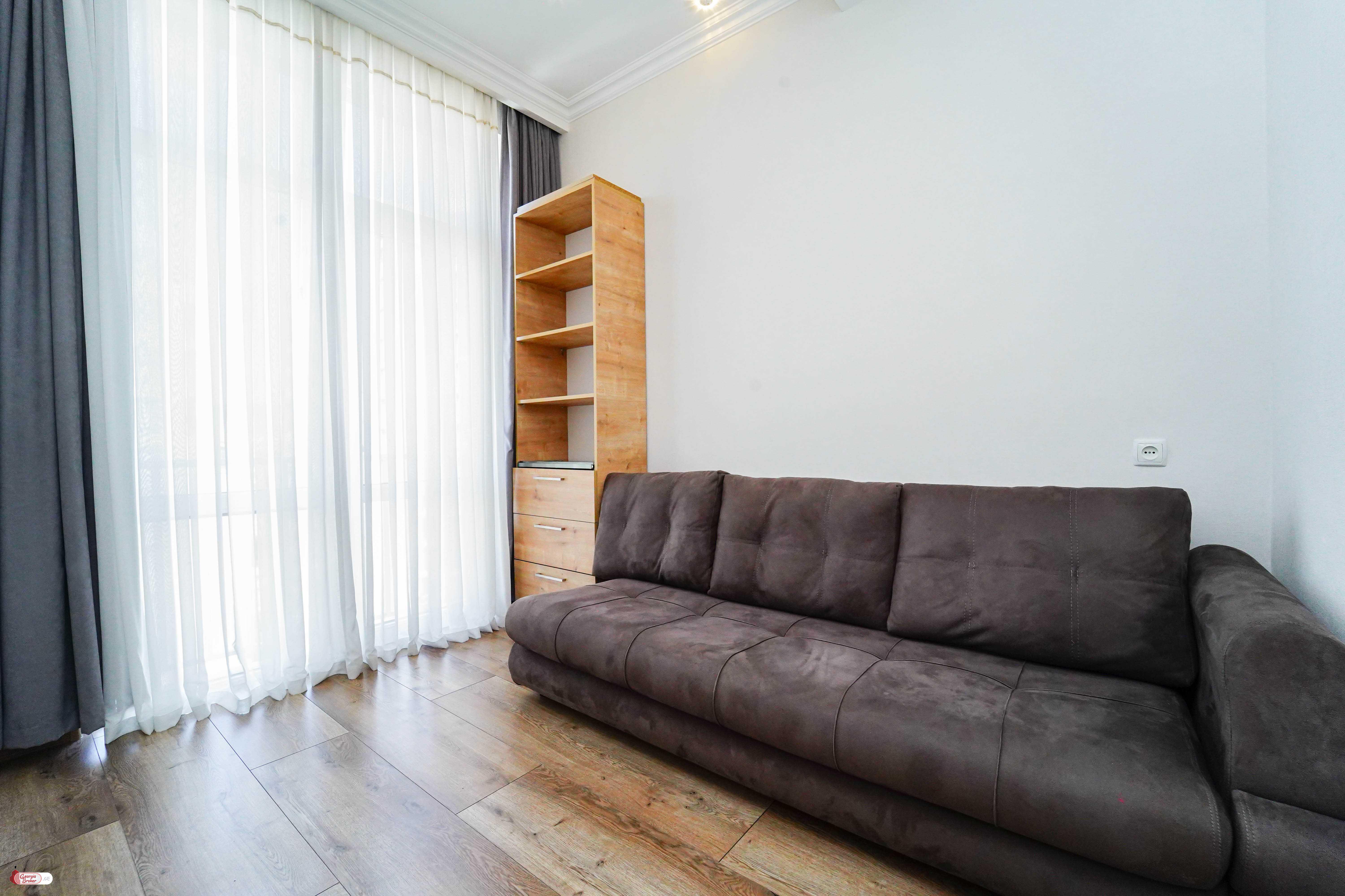 продается квартира с новым ремонтом 4-комнаты