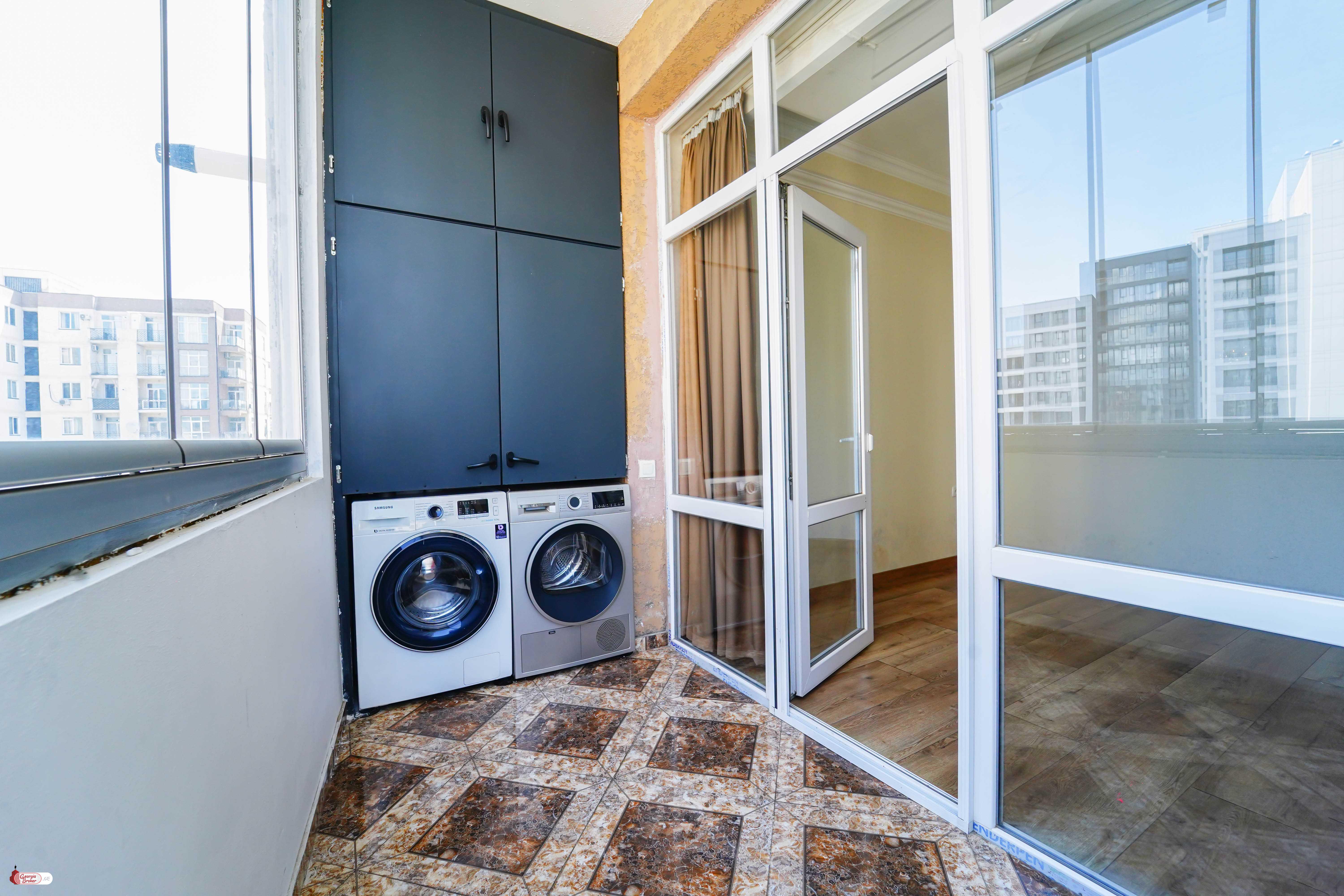 продается квартира с новым ремонтом 4-комнаты