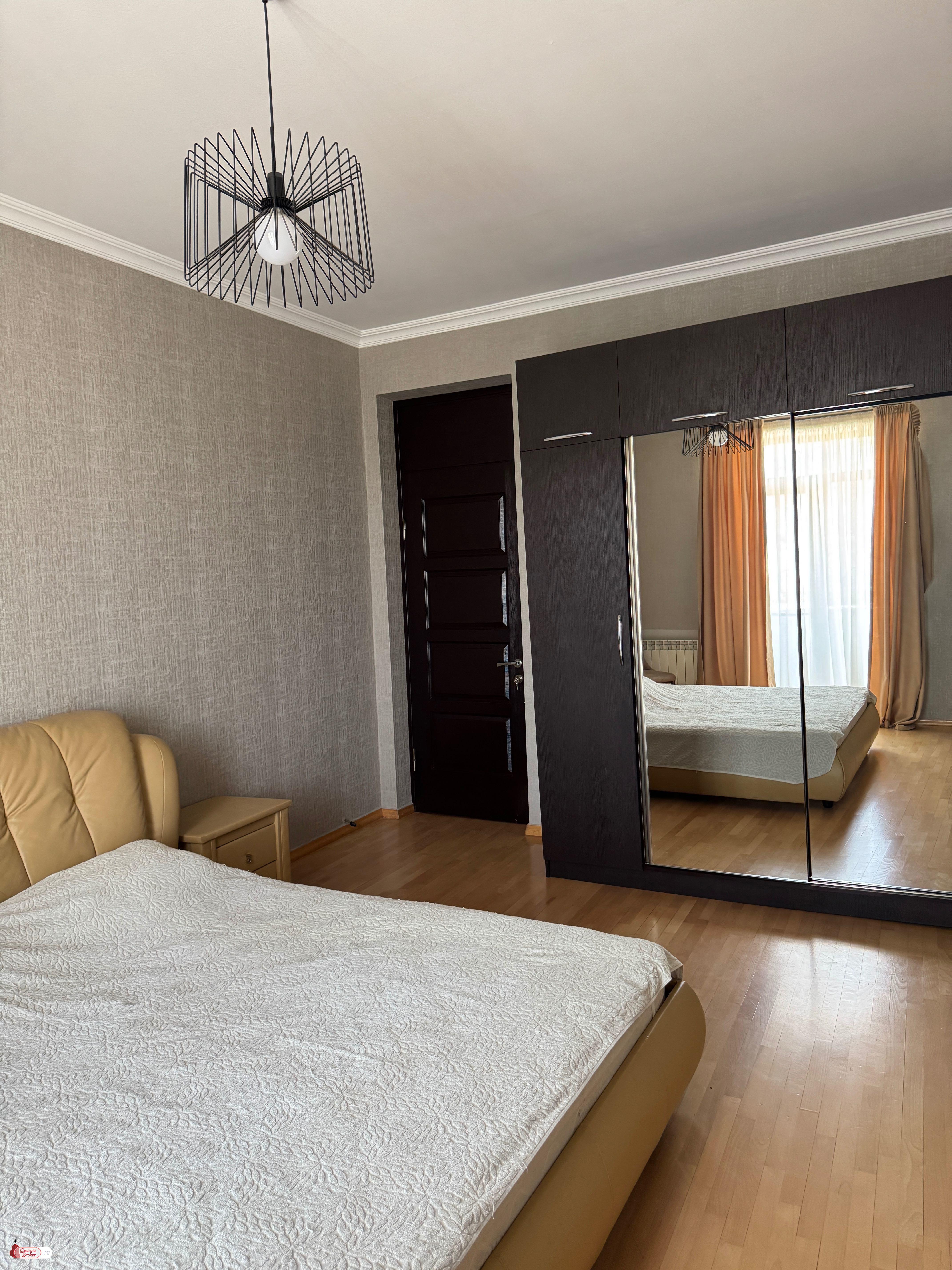 продается квартира с новым ремонтом 5-комнат