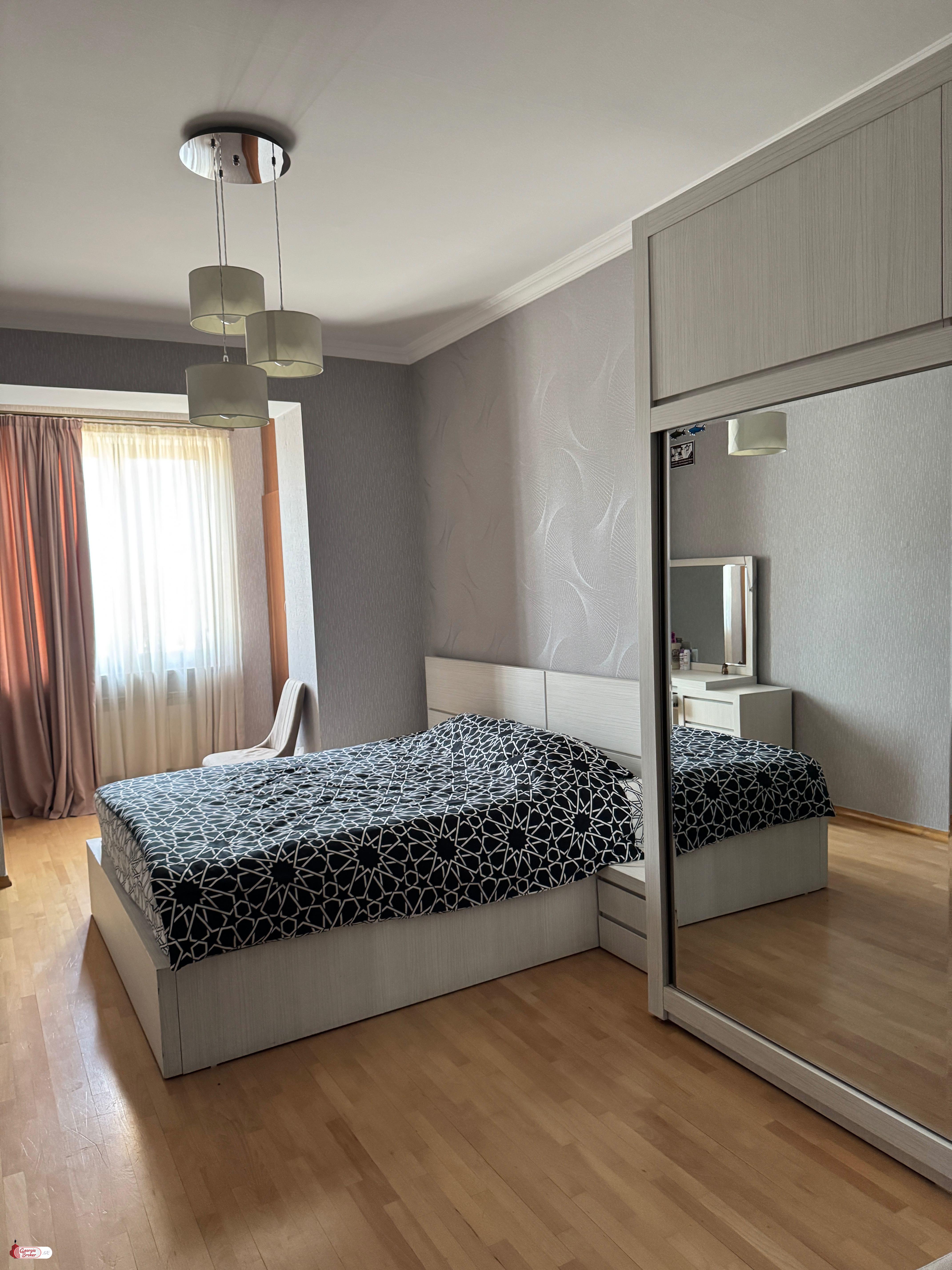 продается квартира с новым ремонтом 5-комнат