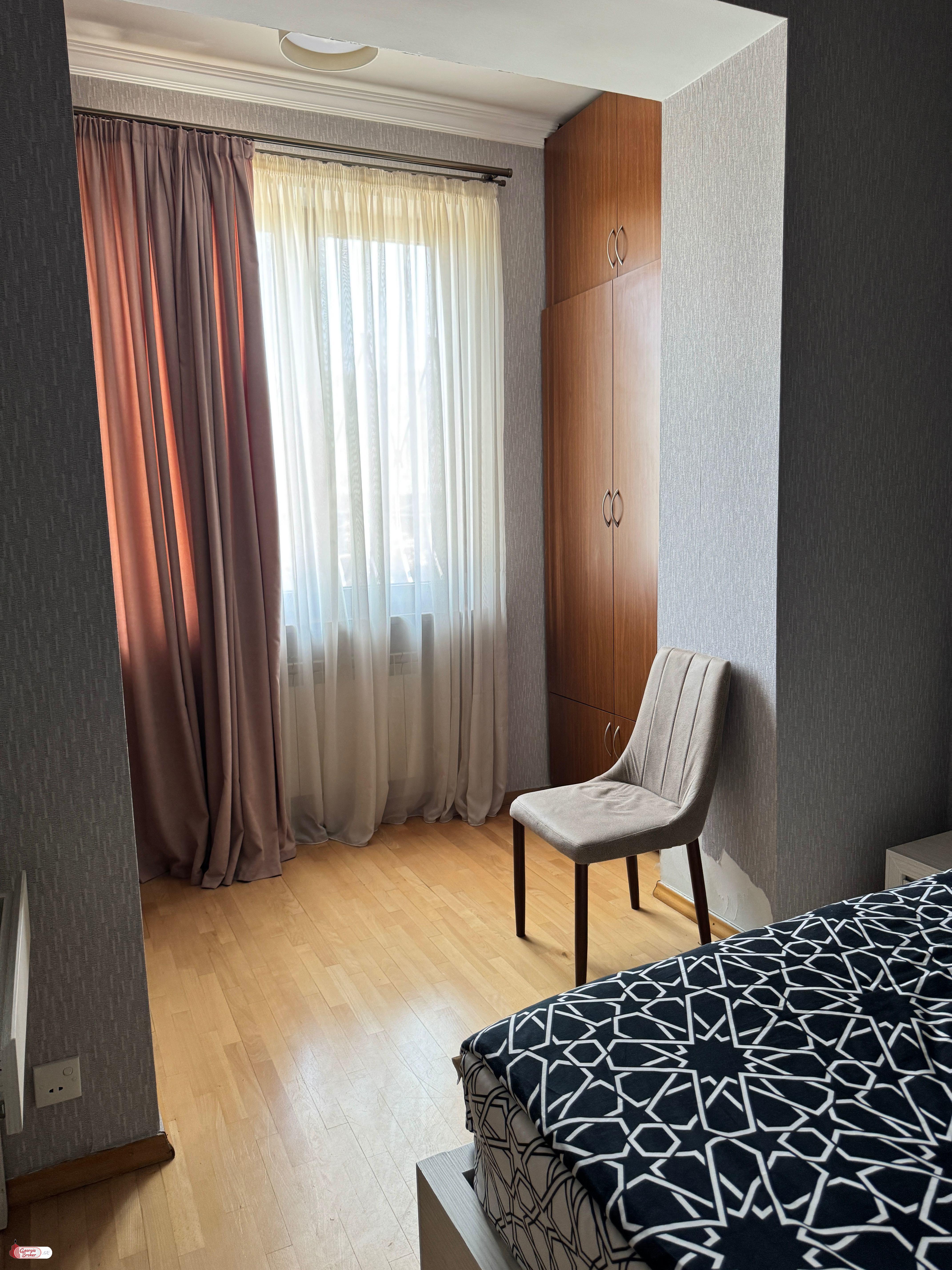 продается квартира с новым ремонтом 5-комнат