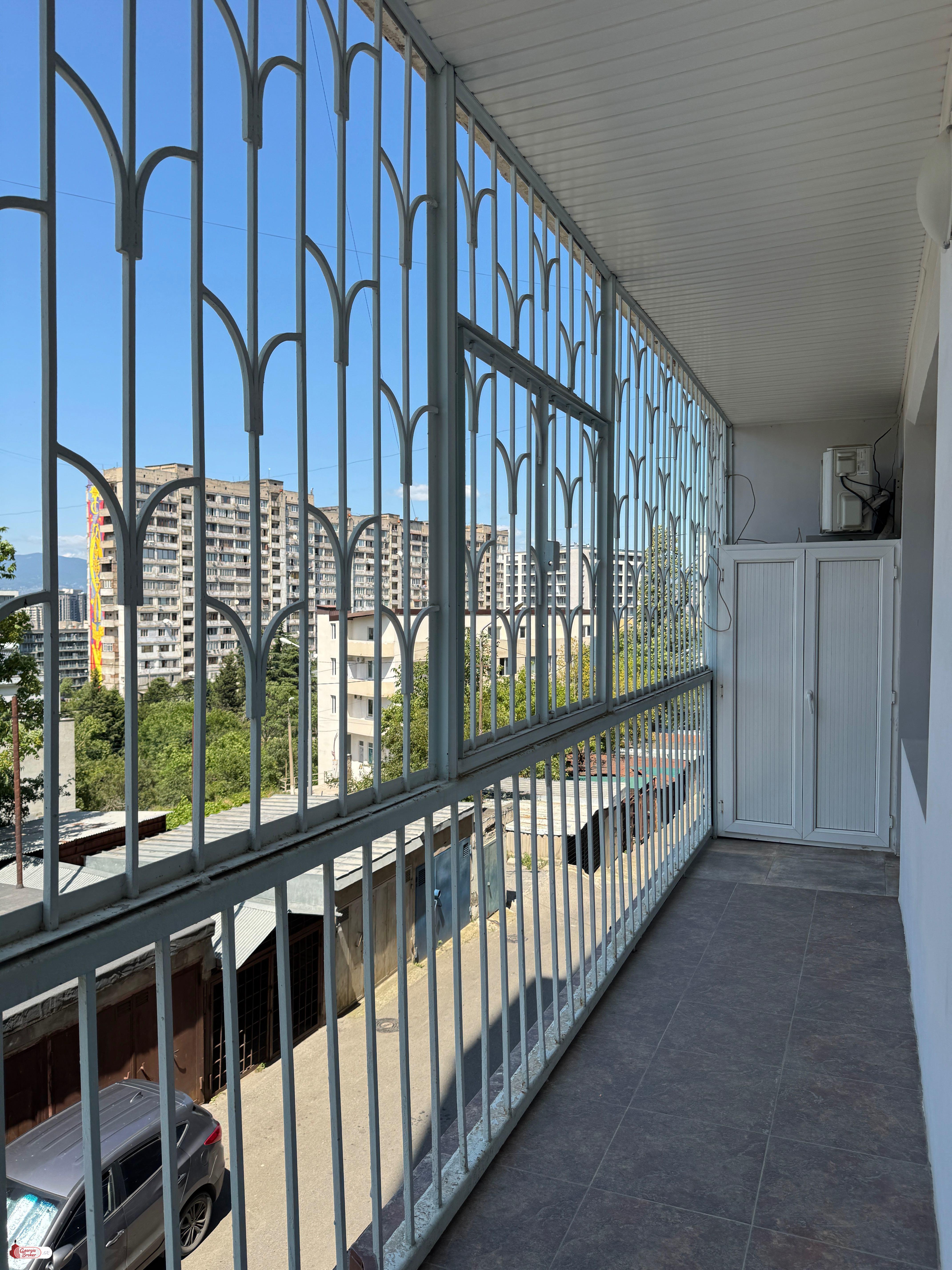 продается квартира с новым ремонтом 5-комнат