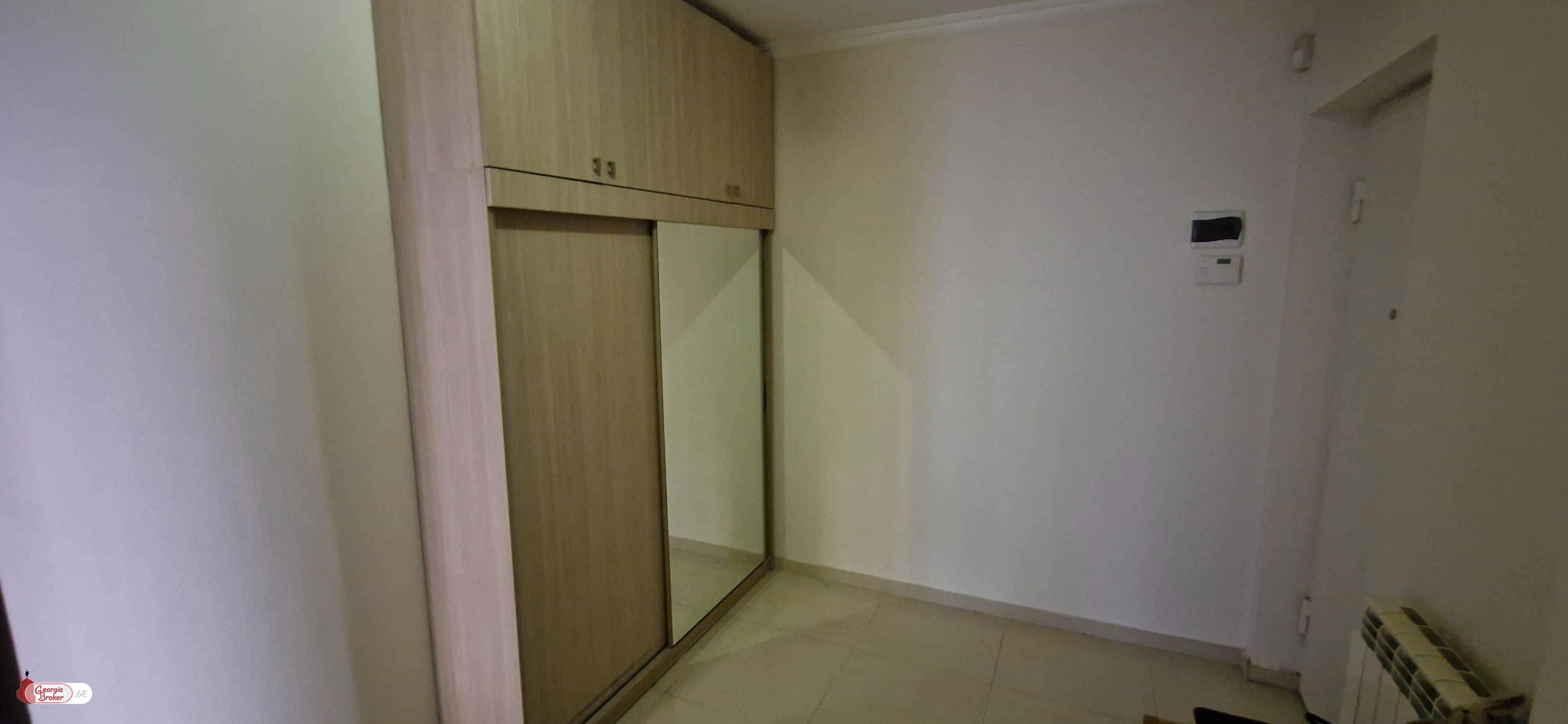 продается квартира с новым ремонтом 3-комнаты