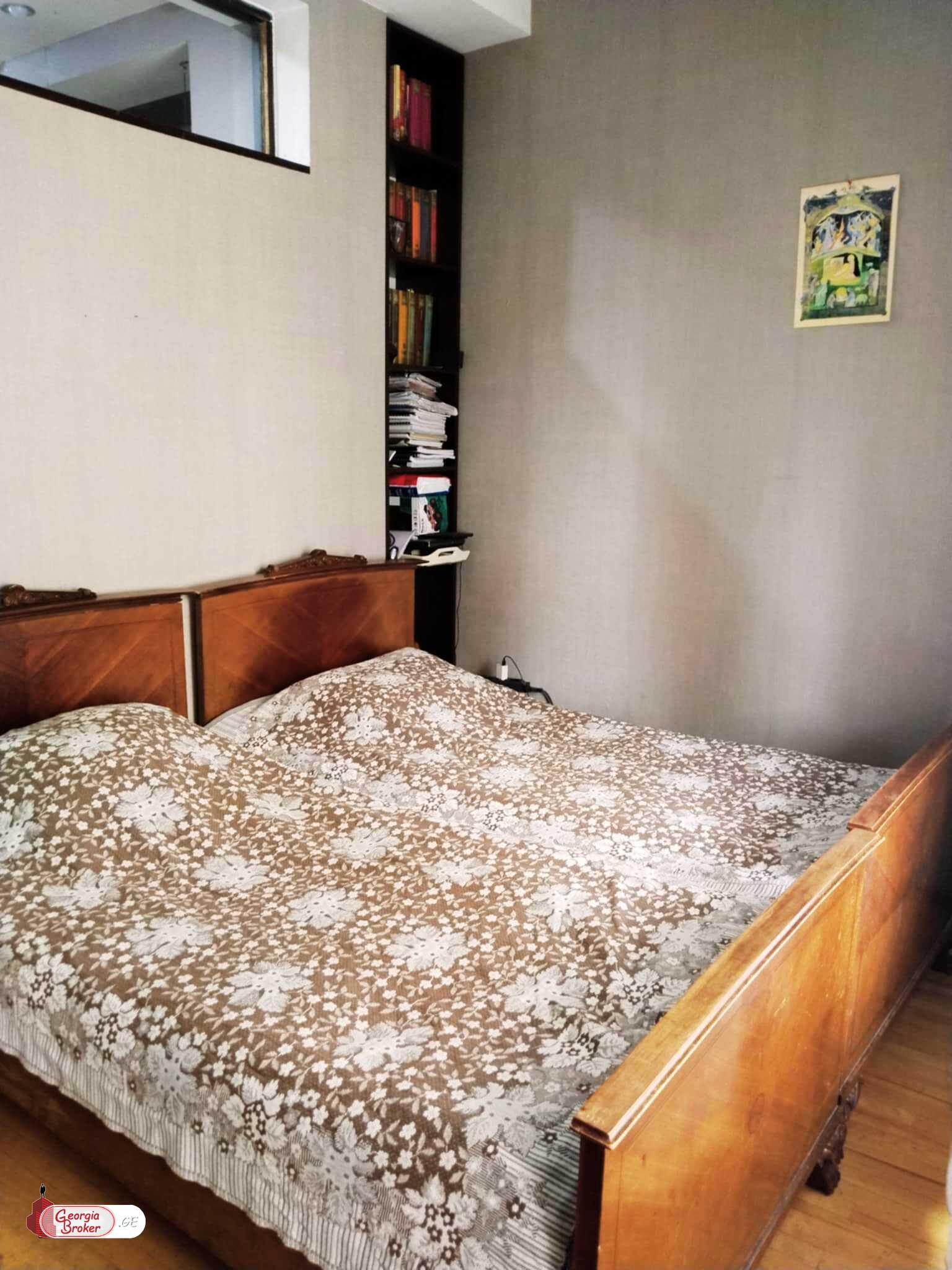 продается квартира с новым ремонтом 4-комнаты