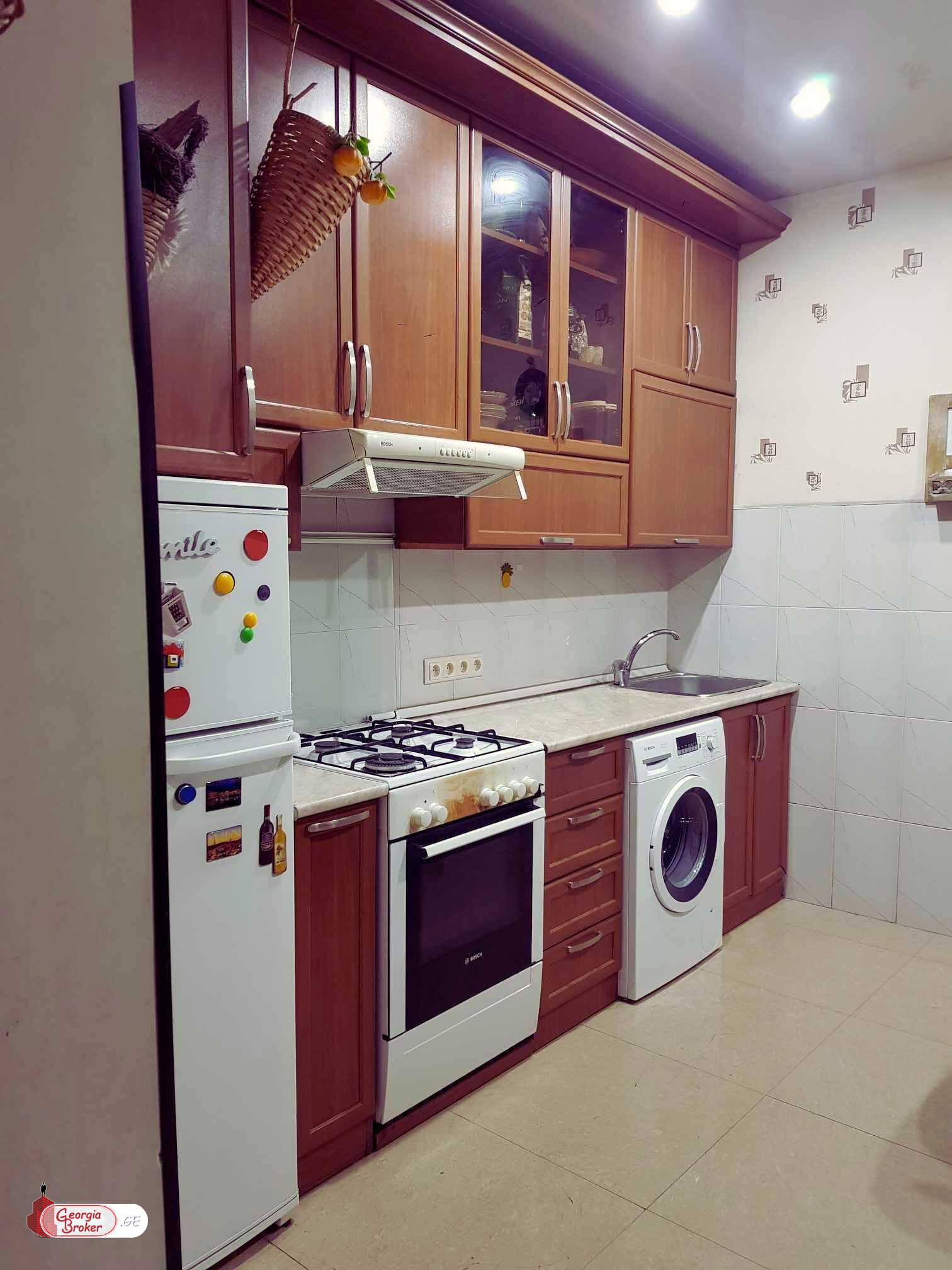 продается квартира с новым ремонтом 4-комнаты