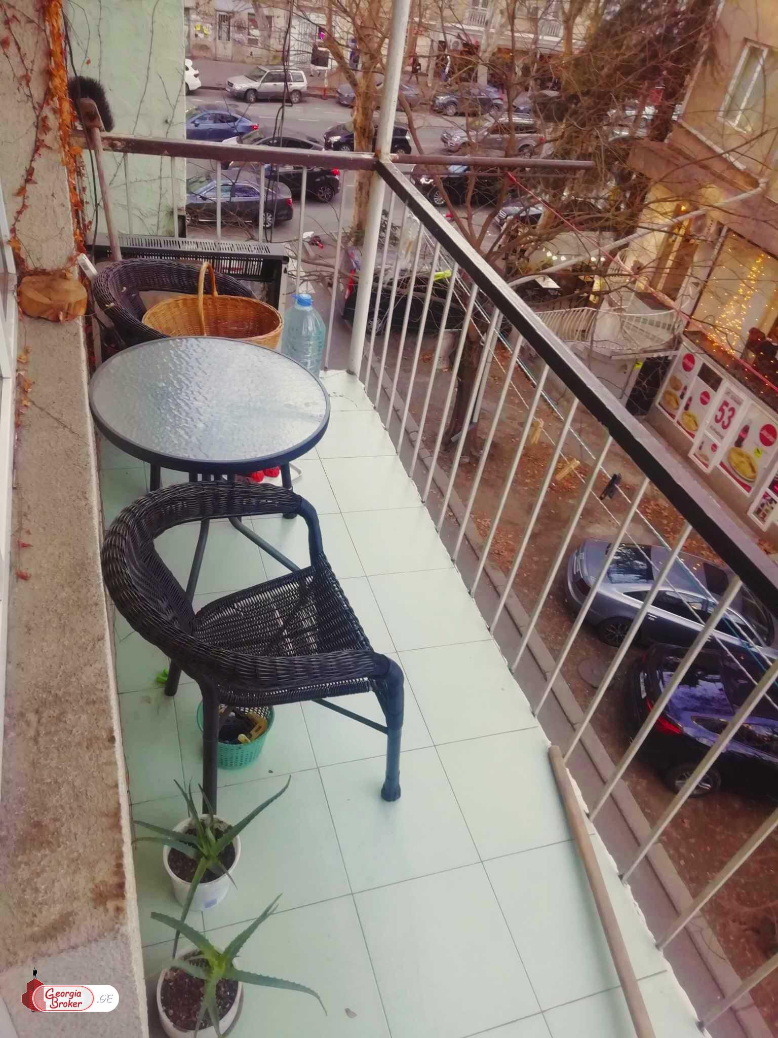 продается квартира с новым ремонтом 4-комнаты