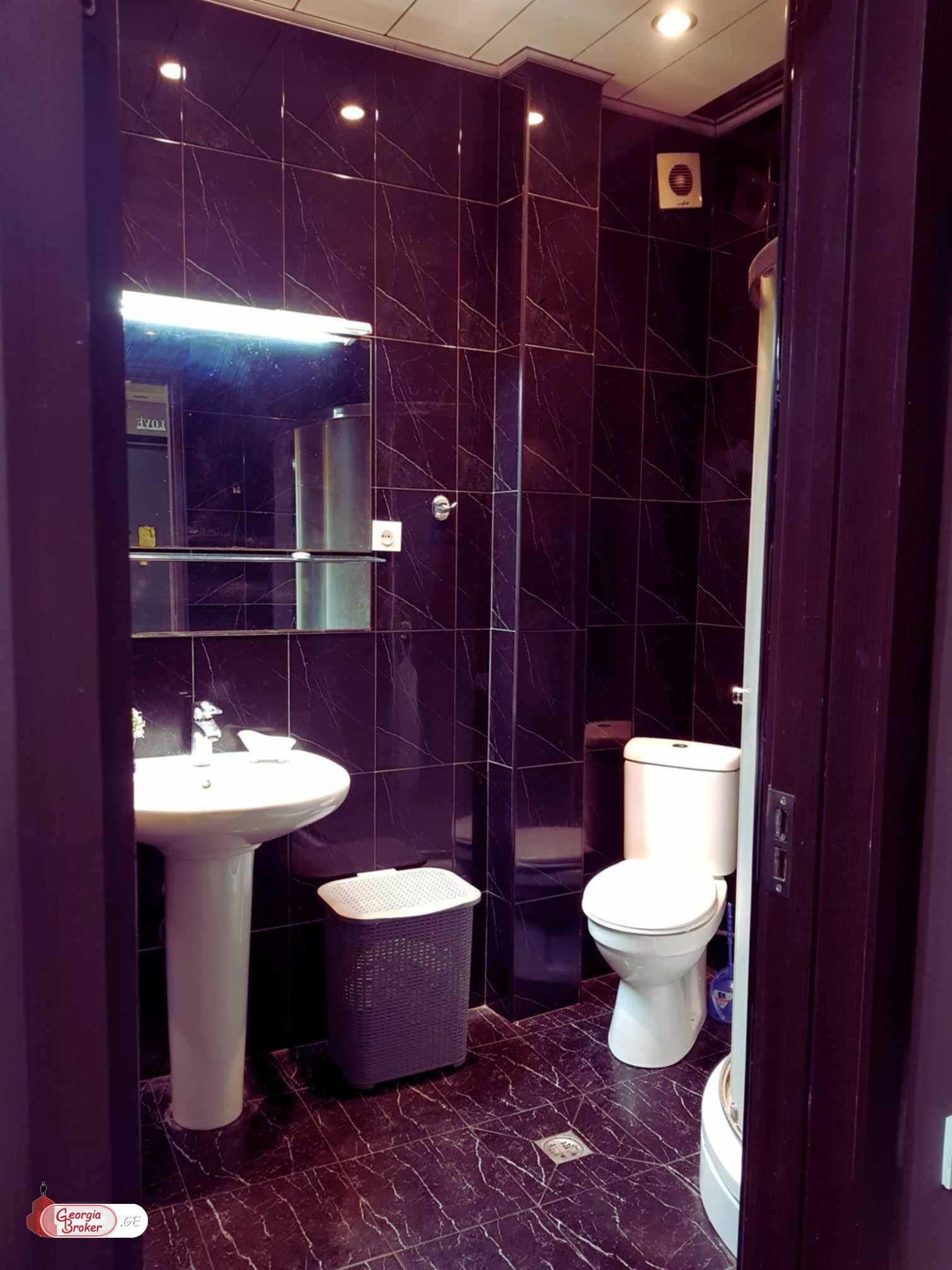 продается квартира с новым ремонтом 4-комнаты