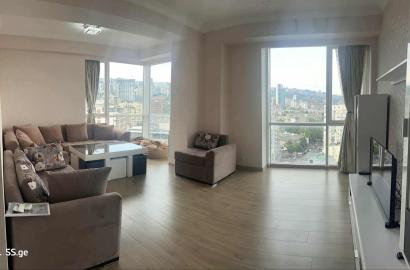 продается квартира с новым ремонтом 5-комнат