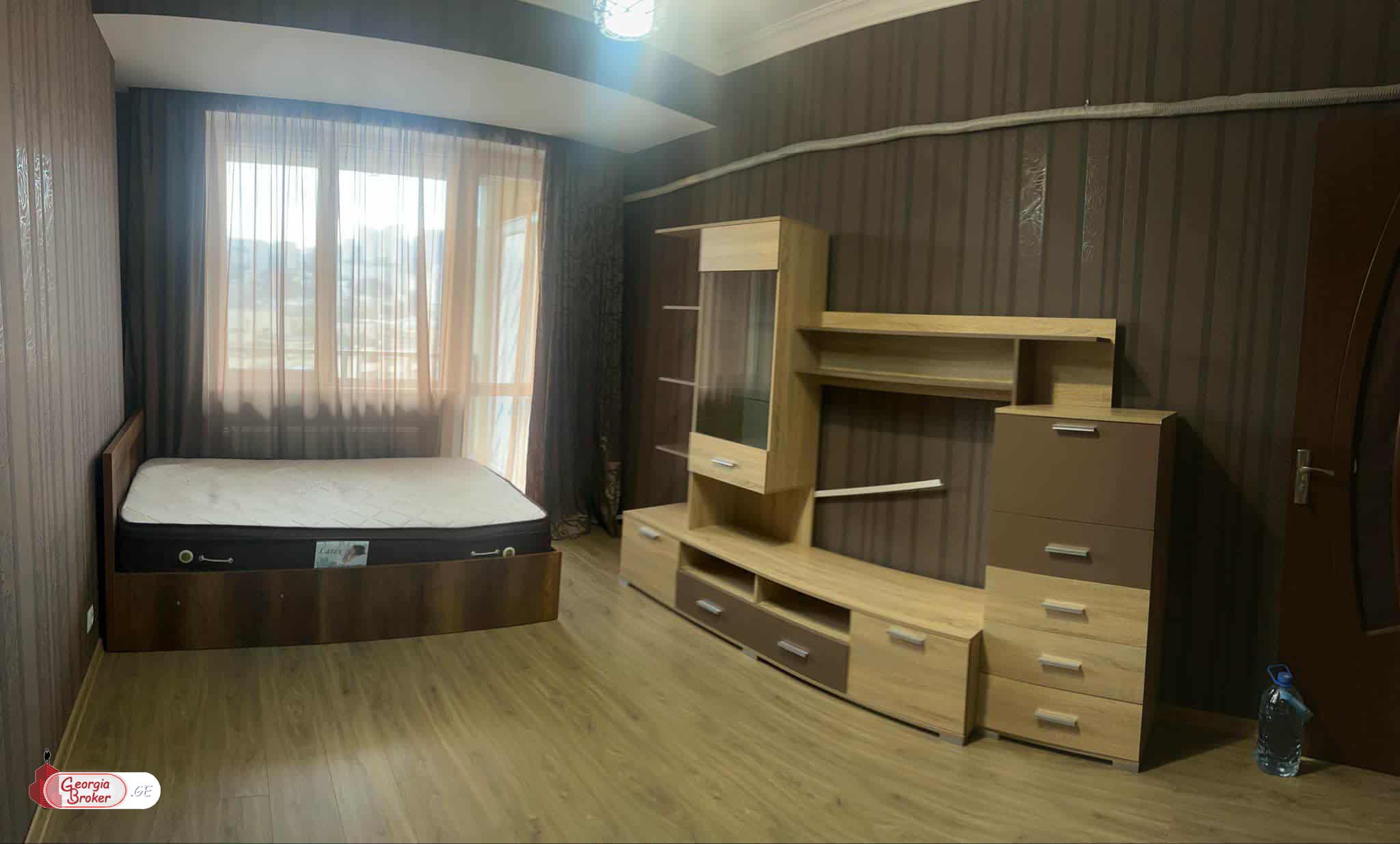 продается квартира с новым ремонтом 5-комнат