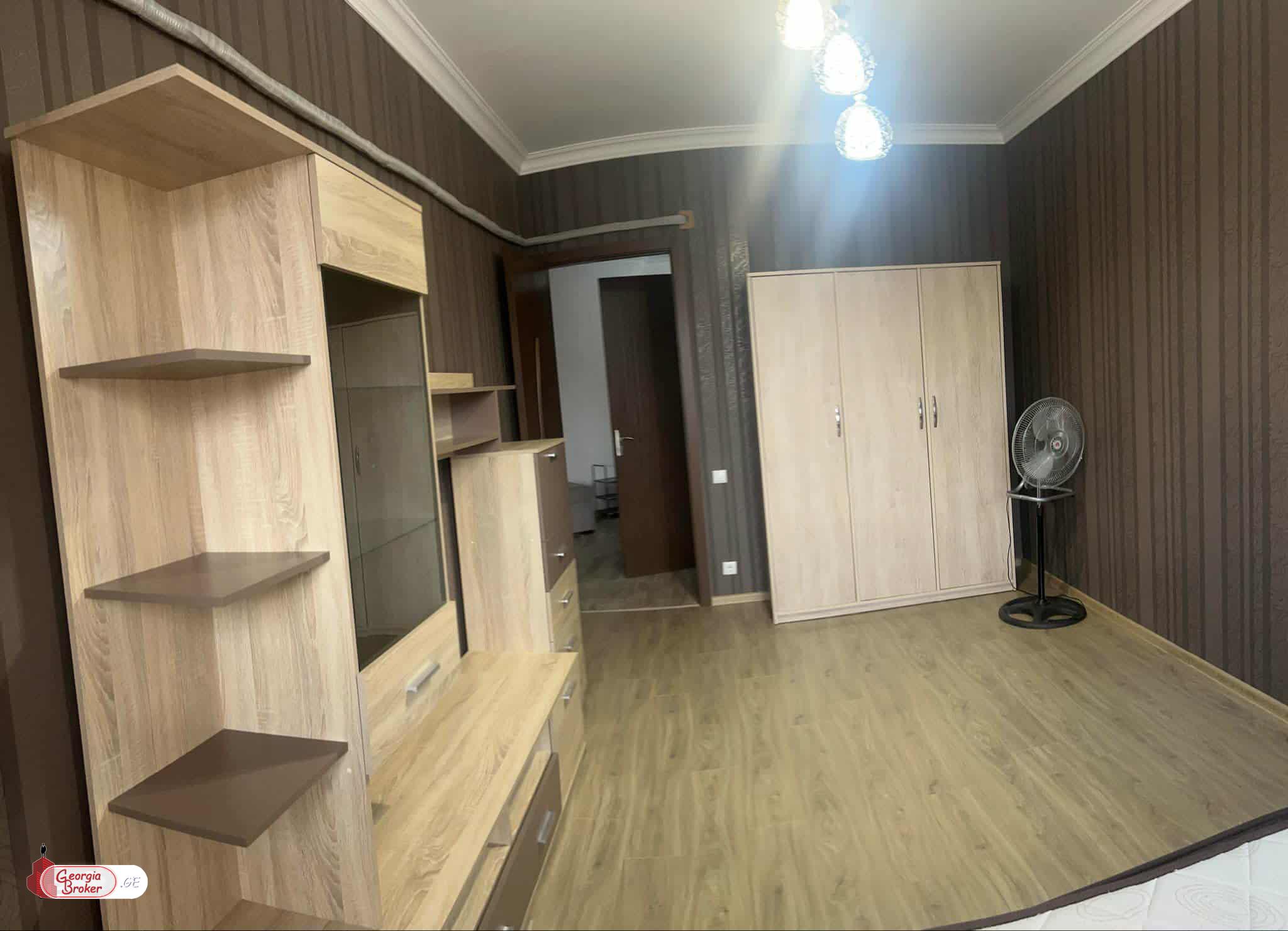 продается квартира с новым ремонтом 5-комнат