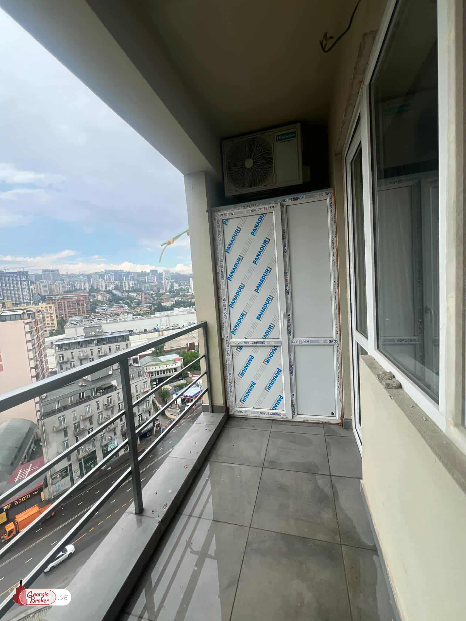 продается квартира с новым ремонтом 5-комнат