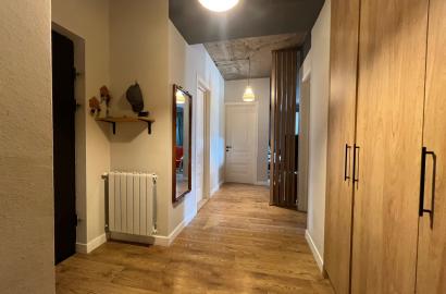 продается квартира с новым ремонтом 4-комнаты