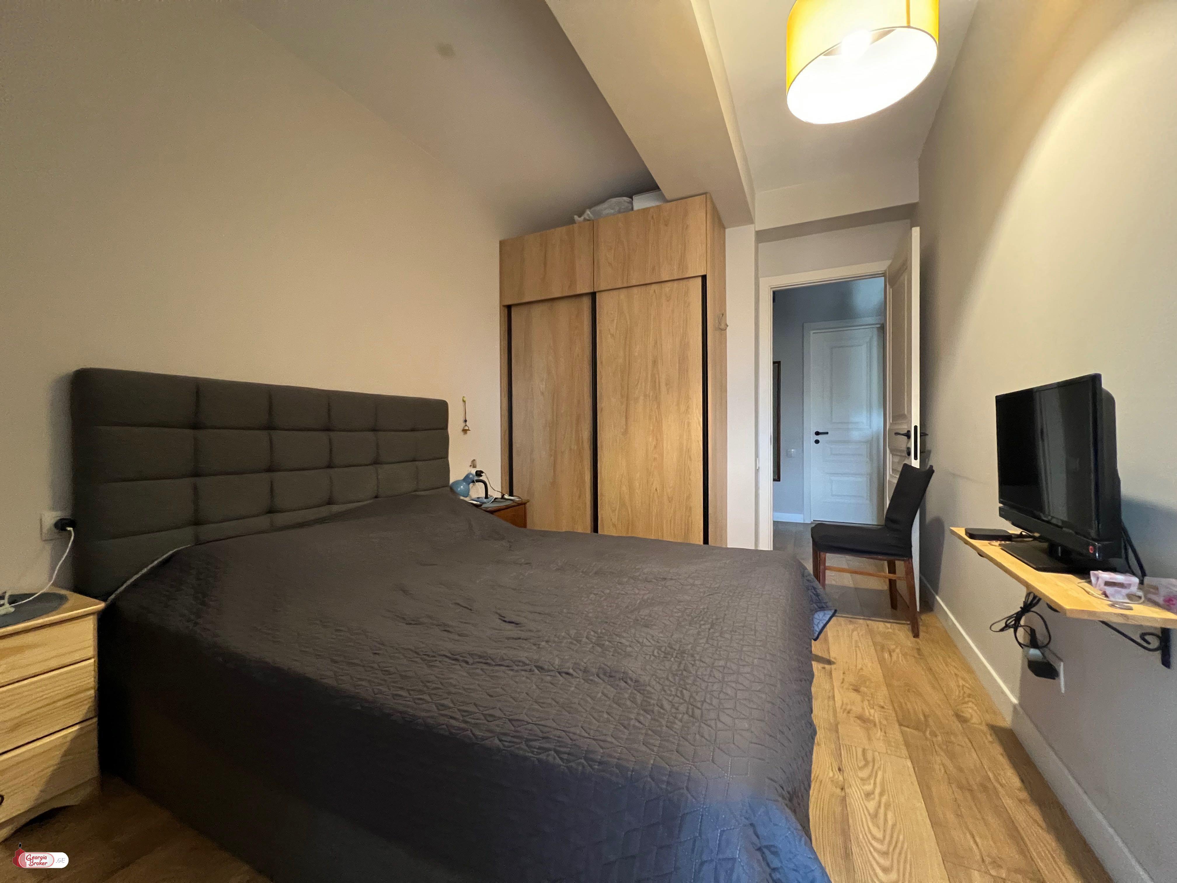 продается квартира с новым ремонтом 4-комнаты