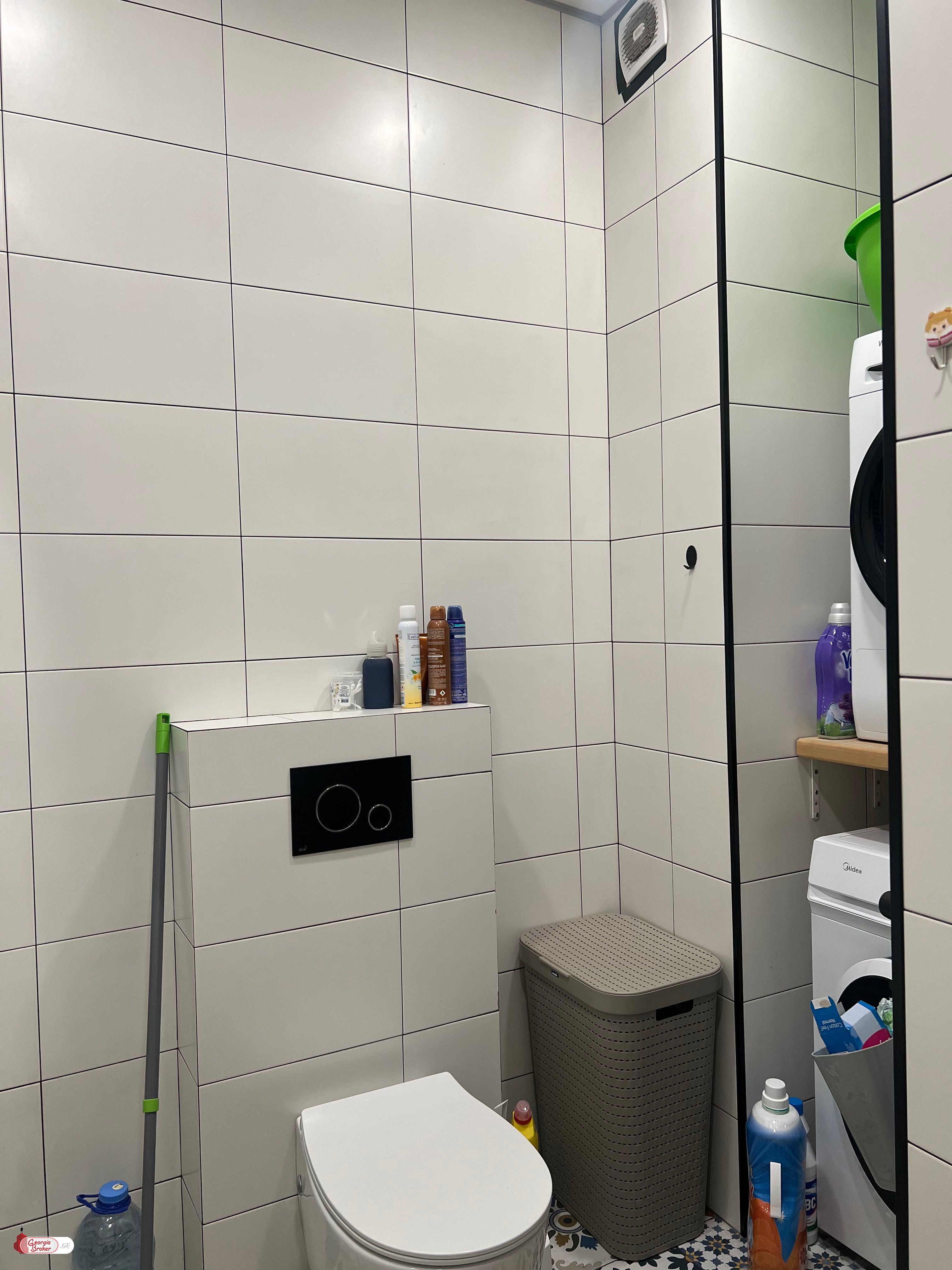 продается квартира с новым ремонтом 4-комнаты