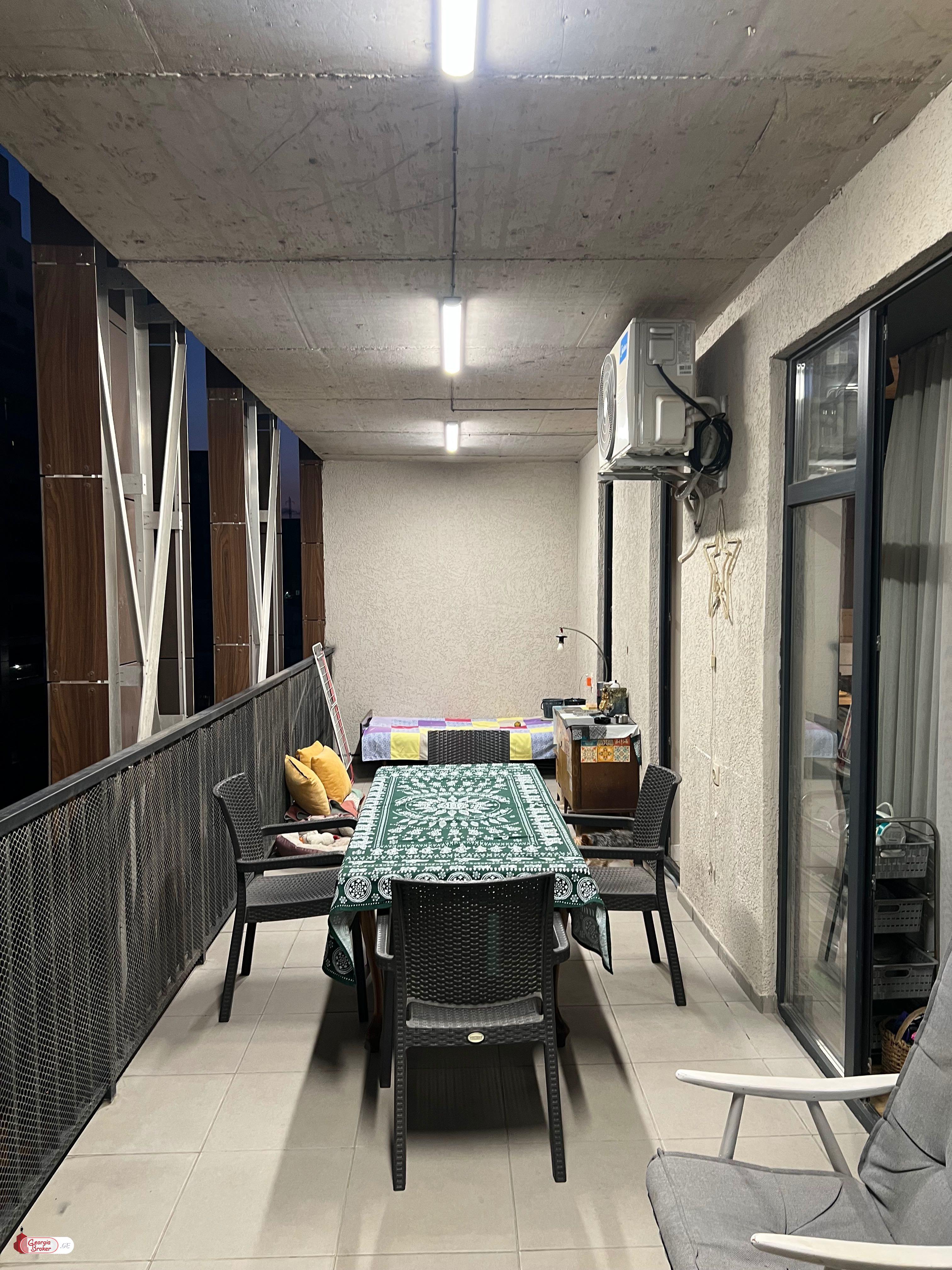 продается квартира с новым ремонтом 4-комнаты