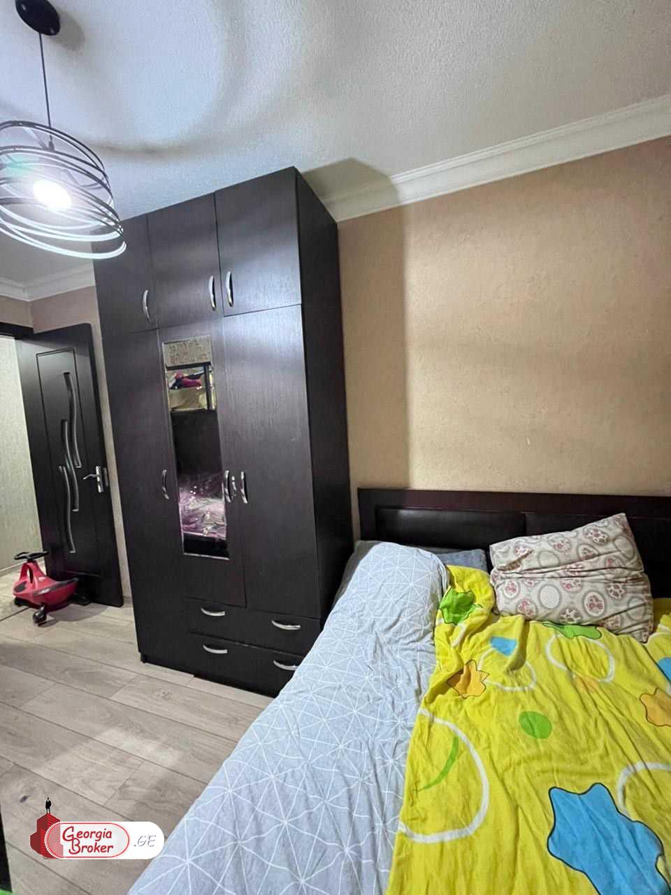 продается квартира с новым ремонтом 4-комнаты