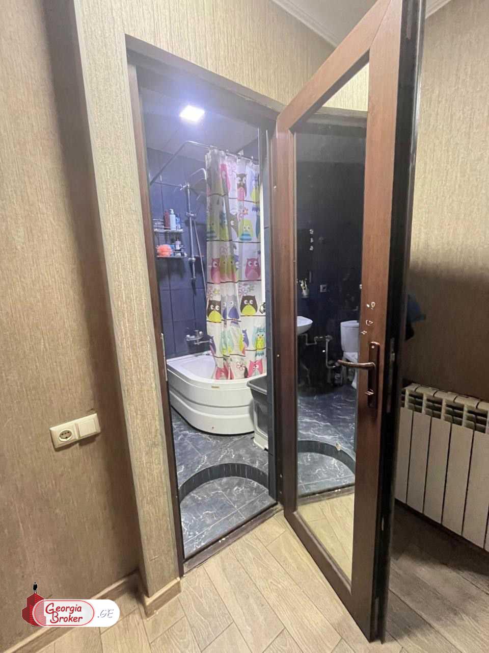 продается квартира с новым ремонтом 4-комнаты