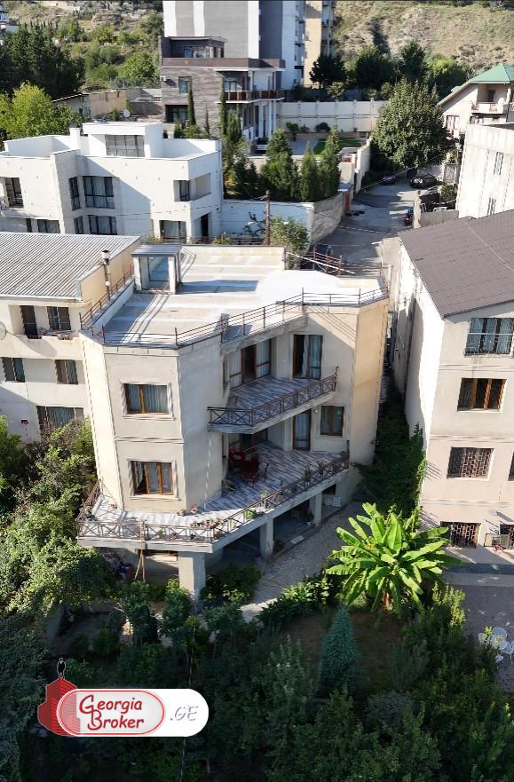 იყიდება ახალი გარემონტებული 10 ოთახიანი სახლი