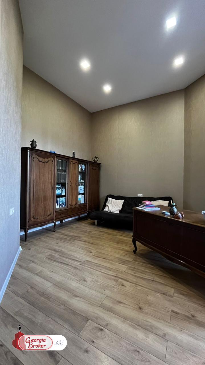 იყიდება ახალი გარემონტებული 10 ოთახიანი სახლი