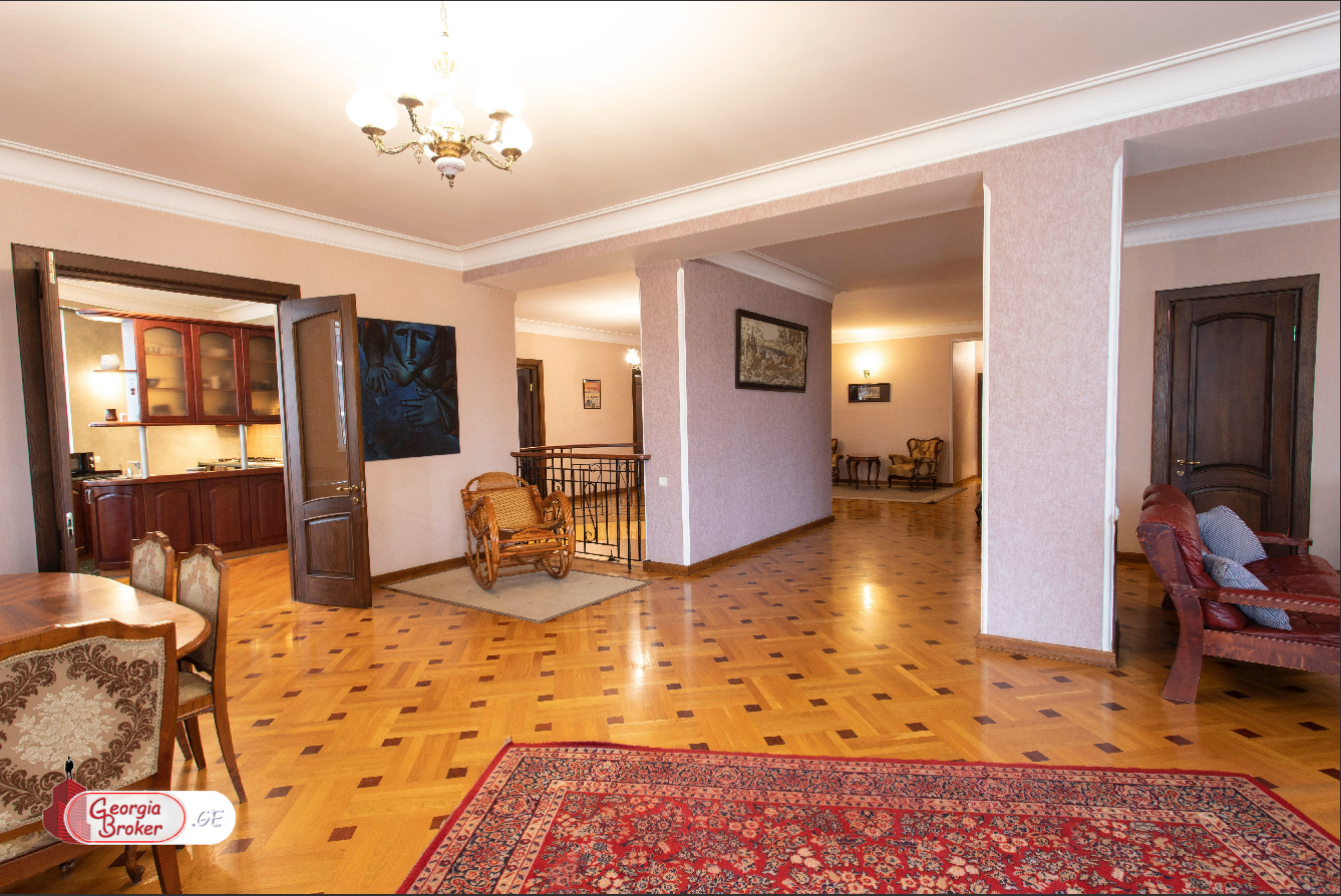 в аренду квартира с новым ремонтом 6-комнат