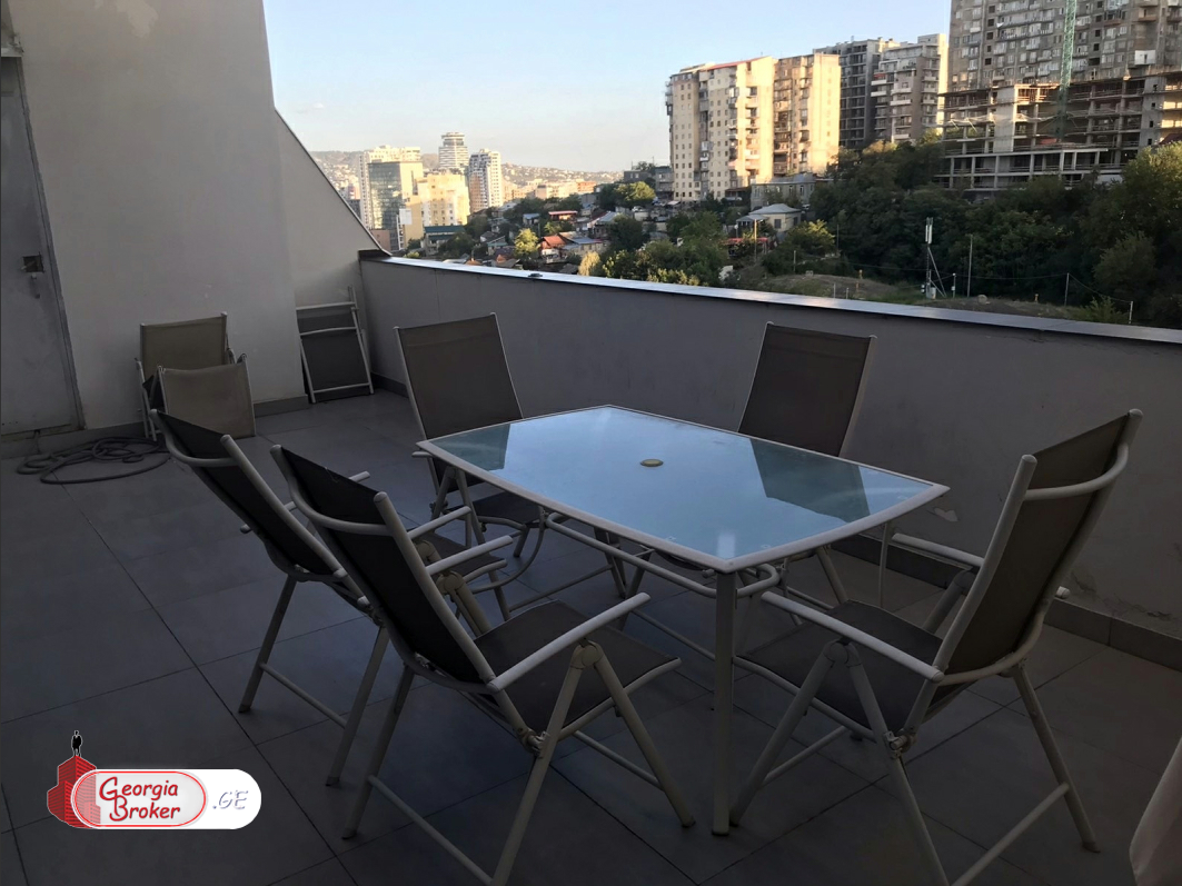 продается квартира с новым ремонтом 5-комнат