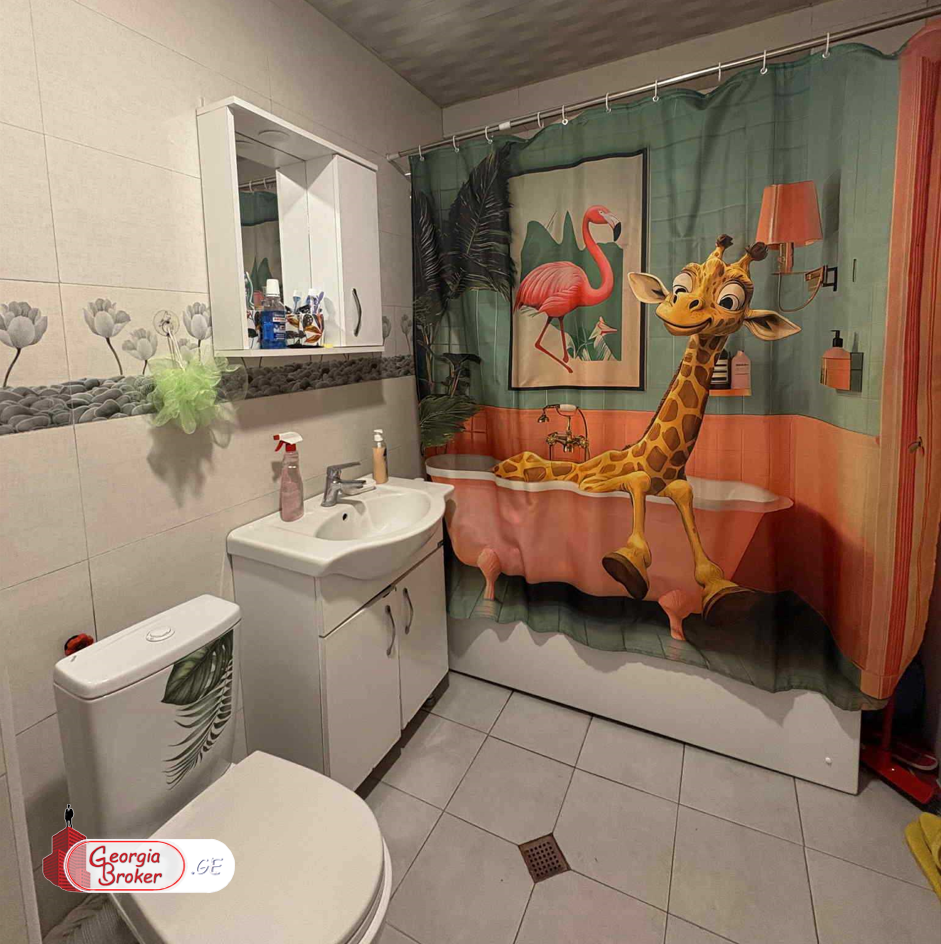 продается квартира со старым ремонтом 4-комнаты