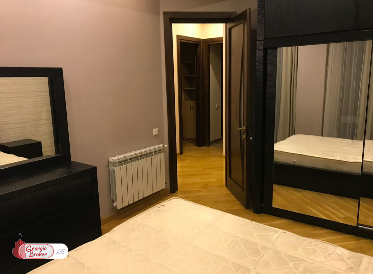 იყიდება ახალი გარემონტებული 3 ოთახიანი ბინა