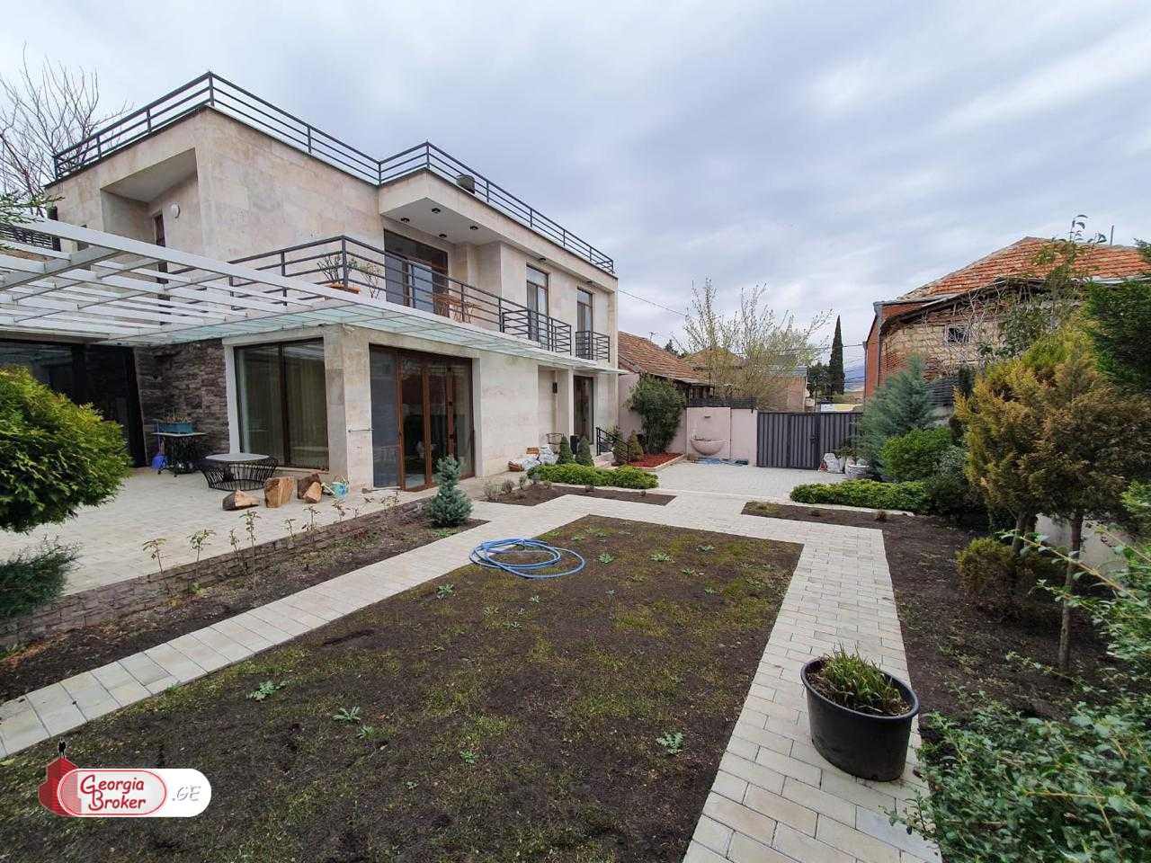 იყიდება ახალი გარემონტებული 6 ოთახიანი სახლი