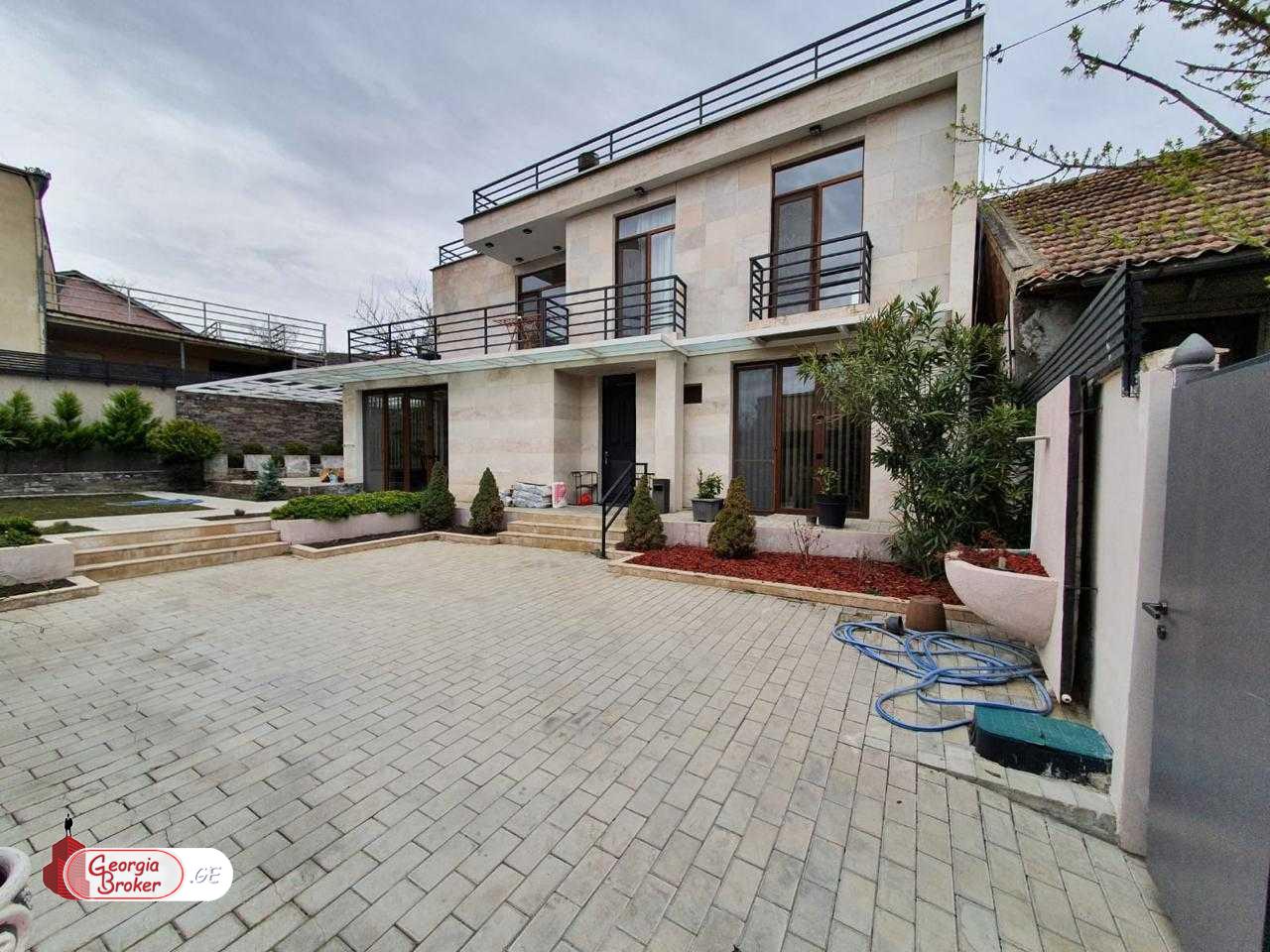 იყიდება ახალი გარემონტებული 6 ოთახიანი სახლი