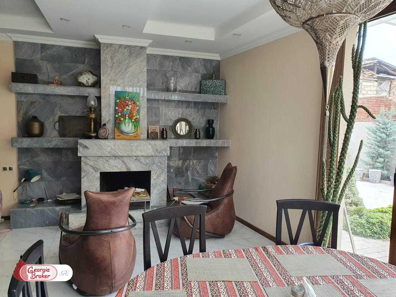 იყიდება ახალი გარემონტებული 6 ოთახიანი სახლი