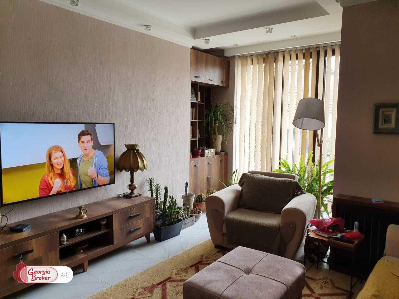 იყიდება ახალი გარემონტებული 6 ოთახიანი სახლი