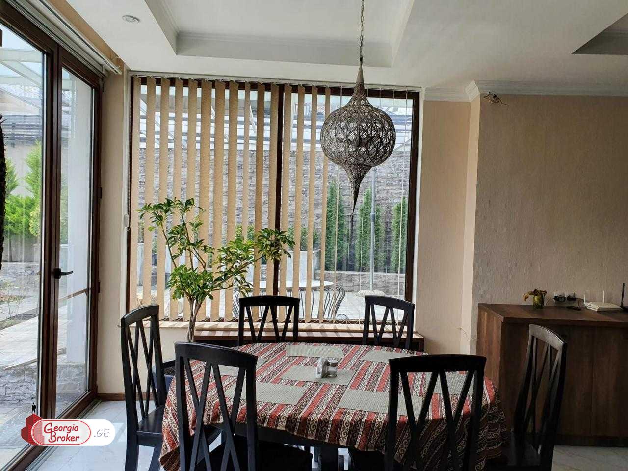 იყიდება ახალი გარემონტებული 6 ოთახიანი სახლი